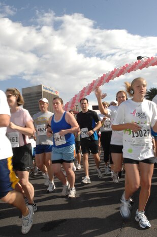 LAS VEGAS--Participants run in the 13th Annual 2008 Komen Southern Nevada Race for the Cure 5 Km held downtown at the Fremont Street Experience, May 3. More than 100 Nellis Airmen joined 18,000 other runners, walkers and strollers to help raise money and awareness in the fight against breast cancer. (U.S. Air Force Photo by/Senior Airman Larry E. Reid Jr.)