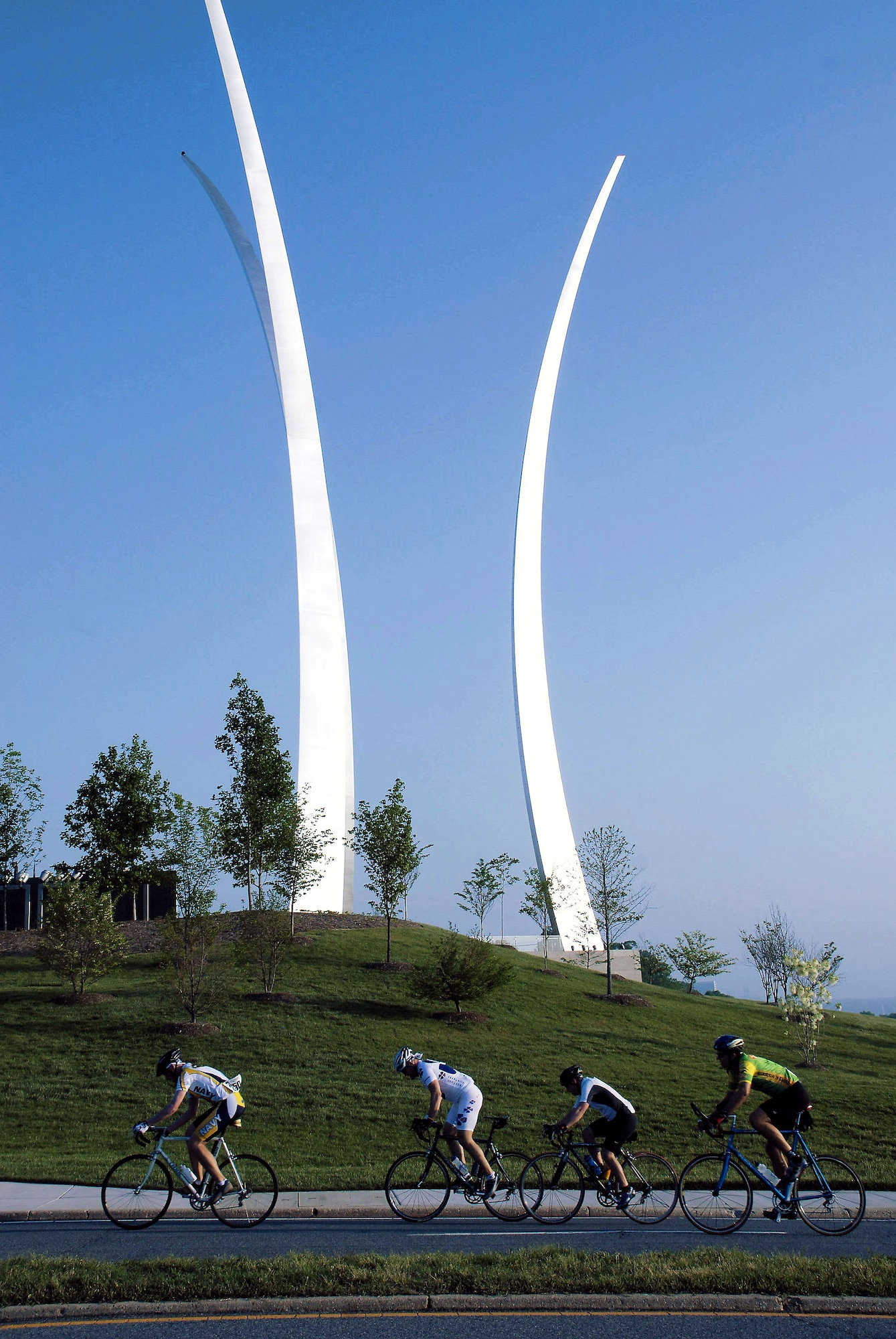 Cyclists ride past the Air Force Memorial on a 12.5 kilometer course during the U.S. Air Force Cycling Classic held May 4 in Arlington, Va. Proceeds from the event, which featured both amateur and professional cyclists, will benefit U.S. military members who suffer from traumatic brain injuries.  (U.S. Air Force photo/Staff Sgt. Monique Randolph)