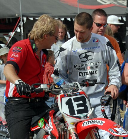 LAS VEGAS--American Motorcyclist Association Supercross star Heath Voss, center, confers with his father and mechanic, Dave Voss, before qualifying for the final round of the 2008 Supercross championship in Las Vegas, May 3. Mr. Voss carries the Air Force logo on his bike, uniforms and transporter even though he receives no official sponsorship from the Air Force. (U.S. Air Force photo/Chief Master Sgt. Gary Emery)
