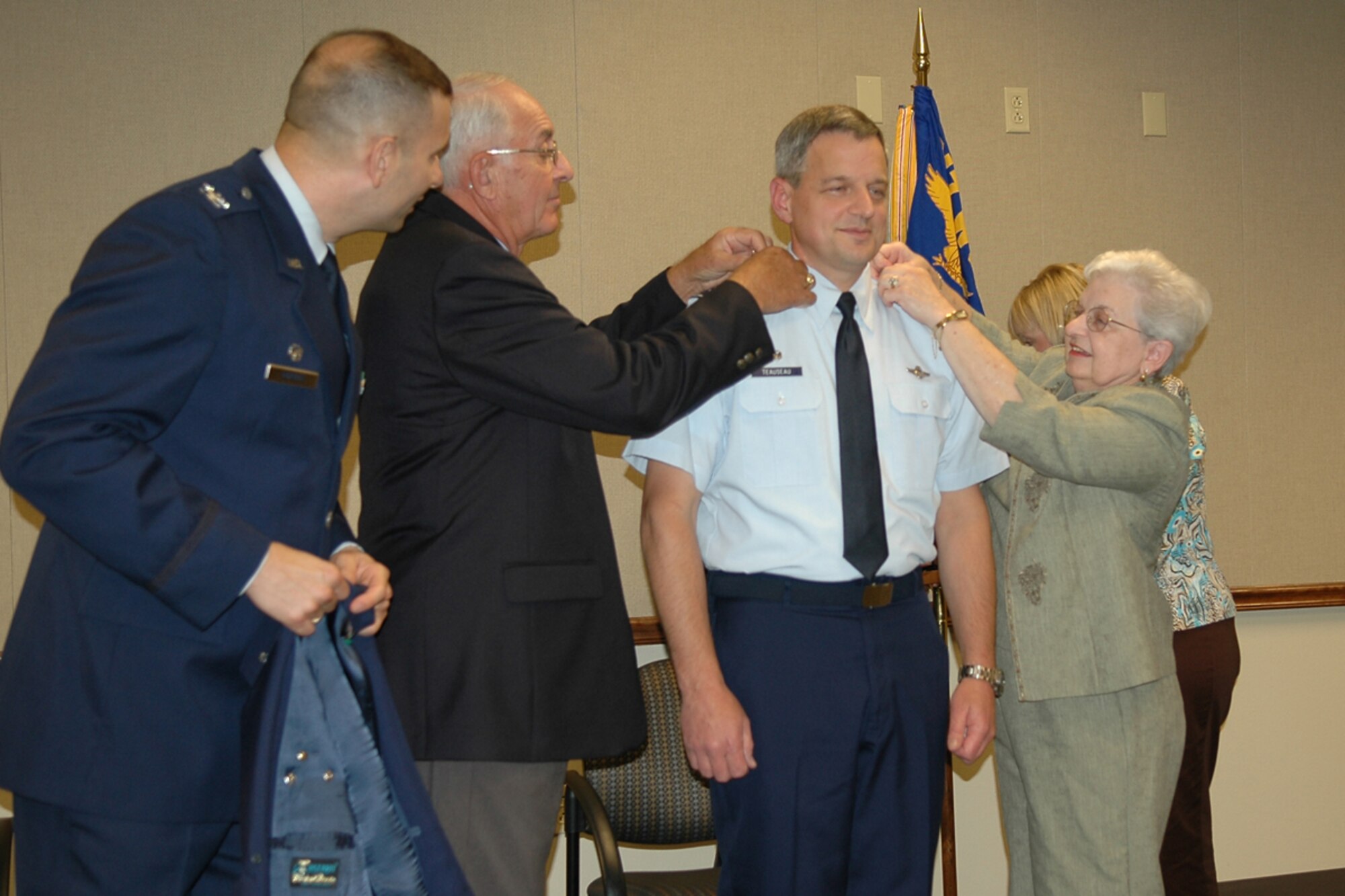 Charles and Myrna Teauseau pin the rank of Colonel on their son, Col. Alan C. Teauseau, commander, 93rd Bomb Squadron, during his promotion ceremony at the 93 BS operations building, Saturdday, May 3, 2008. (US Air Force photo/Tech. Sgt. Jeffrey S. Walston)