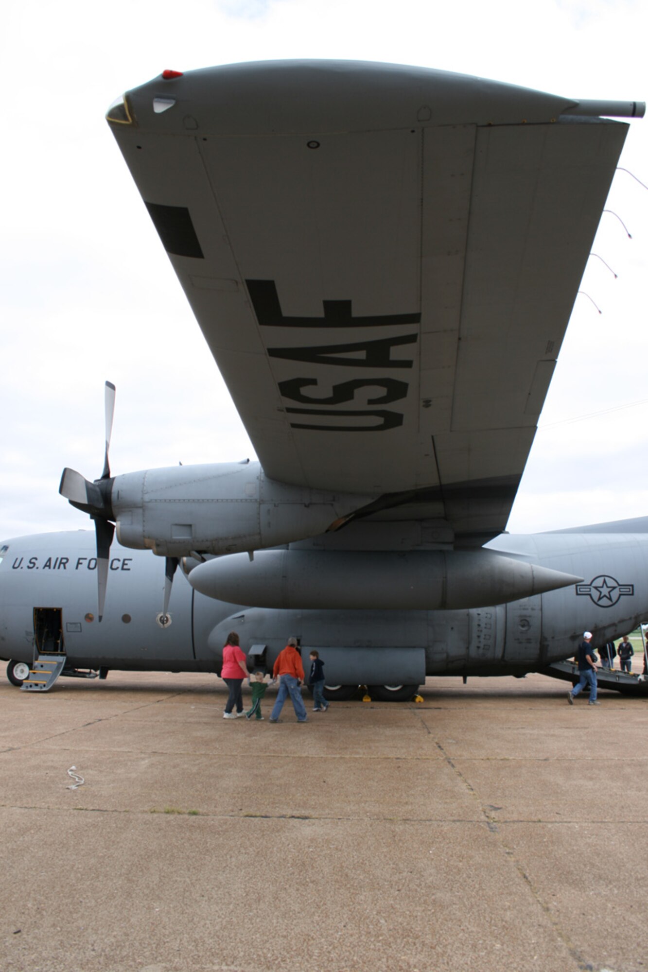 Walnut Ridge residents take an up-close look at an Arkansas Air National Guard C-130 May 3 at the Walnut Ridge Airport. Guard planes may start using the airport for night-vision goggle training as early as October. (Photo by Master Sgt. Bob Oldham)