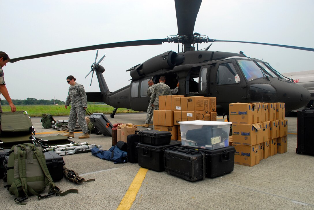 Members of Joint Task Force-Bravo unload a UH-60 Blackhawk in preparation for Fuerzas Aliadas Humanitarias 2008 May 4 at Comalapa Air Base, El Salvador. The American servicemembers are involved in the U.S. Southern Command and Salvadoran Ministry of Defense-sponsored disaster relief exercise. (U.S. Air Force photo/Tech. Sgt. William Farrow) 