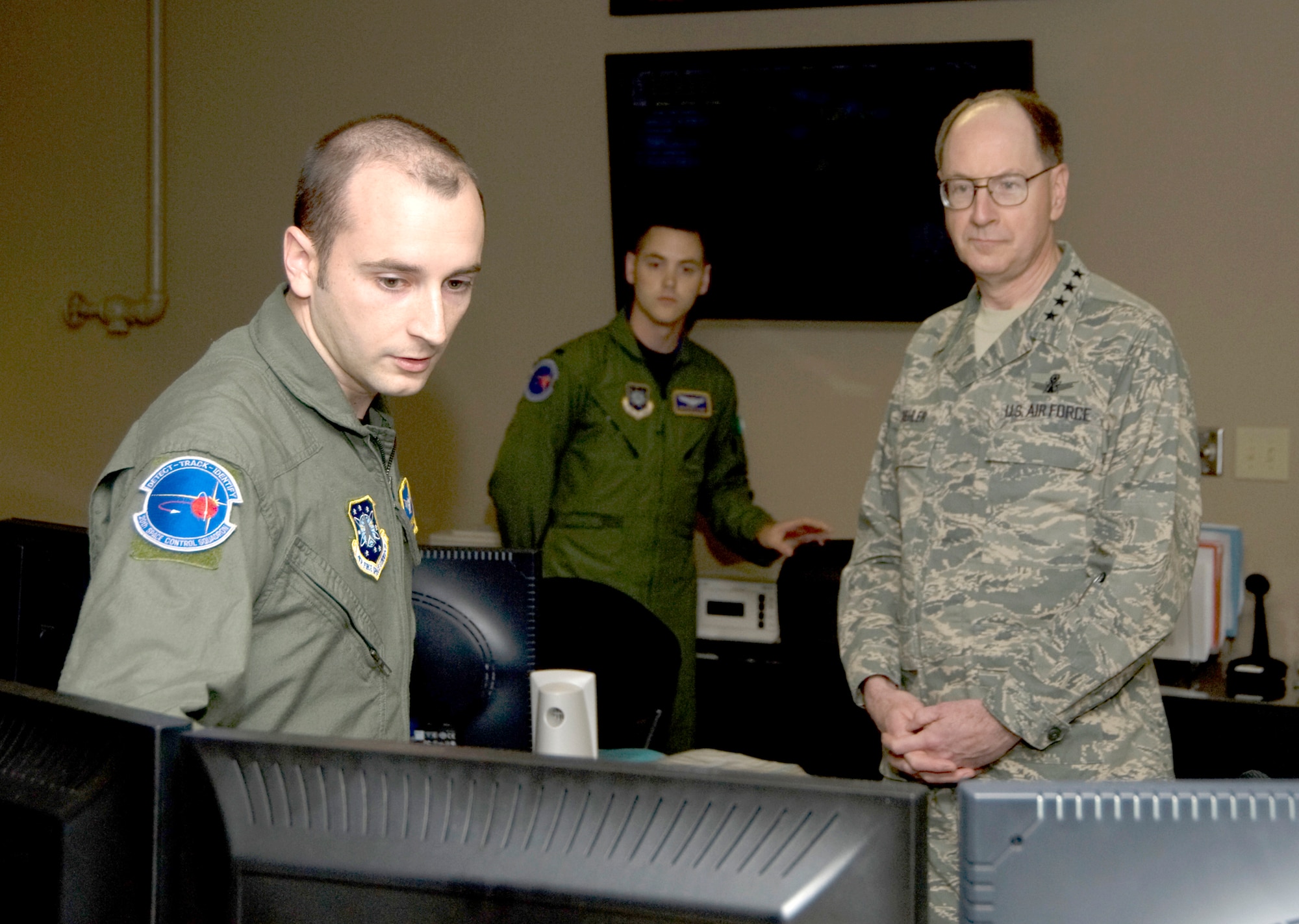 Senior Airman Benjamin Sullins explains the 20th Space Control Squadron's radar tactical operations display to Gen. C. Robert Kehler, commander of Air Force Space Command, April 26 during the general’s site visit to the 20th SPCS, based at Eglin Air Force Base, Fla. During his visit, the general pointed out that if AFPSC Airmen can’t provide space situational awareness, “we can’t protect ourselves and our critical space assets.” The 20th SPCS is a geographically-separated unit from its parent wing, the 21st Space Wing at Peterson AFB, Colo. (U.S. Air Force photo/Tech. Sgt. Christopher Fehrm) 