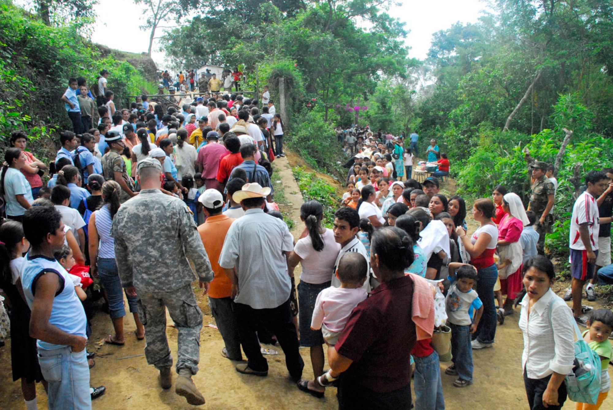 COMASAGUA, El Salvador ? Salvadorans await entrance to a school near Comasagua, El Salvador, May 8 during Fuerzas Aliadas Humanitarias 2008, the U.S. Southern Command and Salvadoran Ministry of Defense-sponsored exercise held throughout the Central American region May 5-15. More than 1,600 Salvadorans from the area received general practice care, dental care, eye care, medication and public health instruction.  (U.S. Air Force photo by Tech. Sgt. William Farrow)  