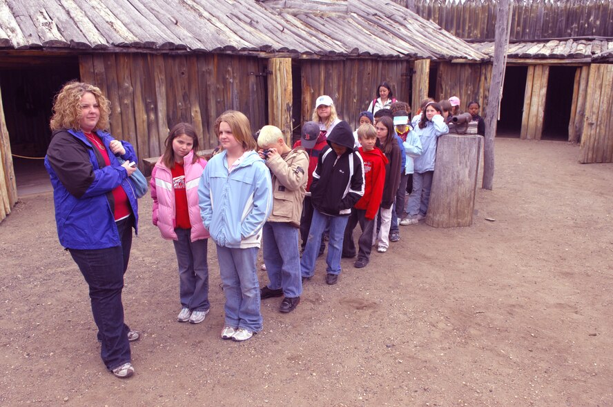 MINOT AIR FORCE BASE, N.D. -- North Plains Elementary School fourth-grade students and teachers went to Fort Mandan and the Lewis and Clark Interpretive Center May 8 in Washburn, N.D. (Air Force photo by Airman 1st Class Benjamin Stratton)