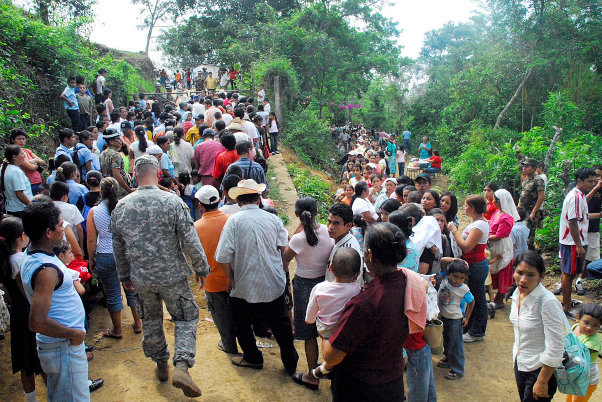 Salvadorans await entrance to a school near Comasagua, El Salvador, May 8 during Fuerzas Aliadas Humanitarias 2008, the U.S. Southern Command and Salvadoran Ministry of Defense-sponsored exercise held throughout the Central American region May 5 to 15. More than 1,600 Salvadorans from the area received general-practice, dental, and eye care, as well as medication and public health instruction. (U.S. Air Force photo/Tech. Sgt. William Farrow) 