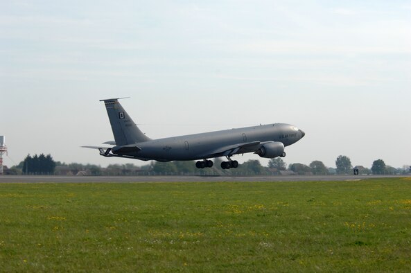 Early Friday morning at RAF Mildenhall, England, more than half the fleet of KC-135R Stratotankers assigned to the base performed a massive-rapid response exercise. The event, which involved the launching of eight refueling aircraft, benefitted two parts of the installation’s flying community. Airmen assigned to the maintenance squadrons were able to test their abilities to launch several aircraft simultaneously while the refueling squadrons took advantage of the large number of aircraft in the air by performing formation flights. The last time a large-scale take-off of this kind took place was on March 13, 2006, when seven KC-135R aircraft crews participated. (U. S. Air Force photo by Master Sgt. Tracy L. DeMarco)
