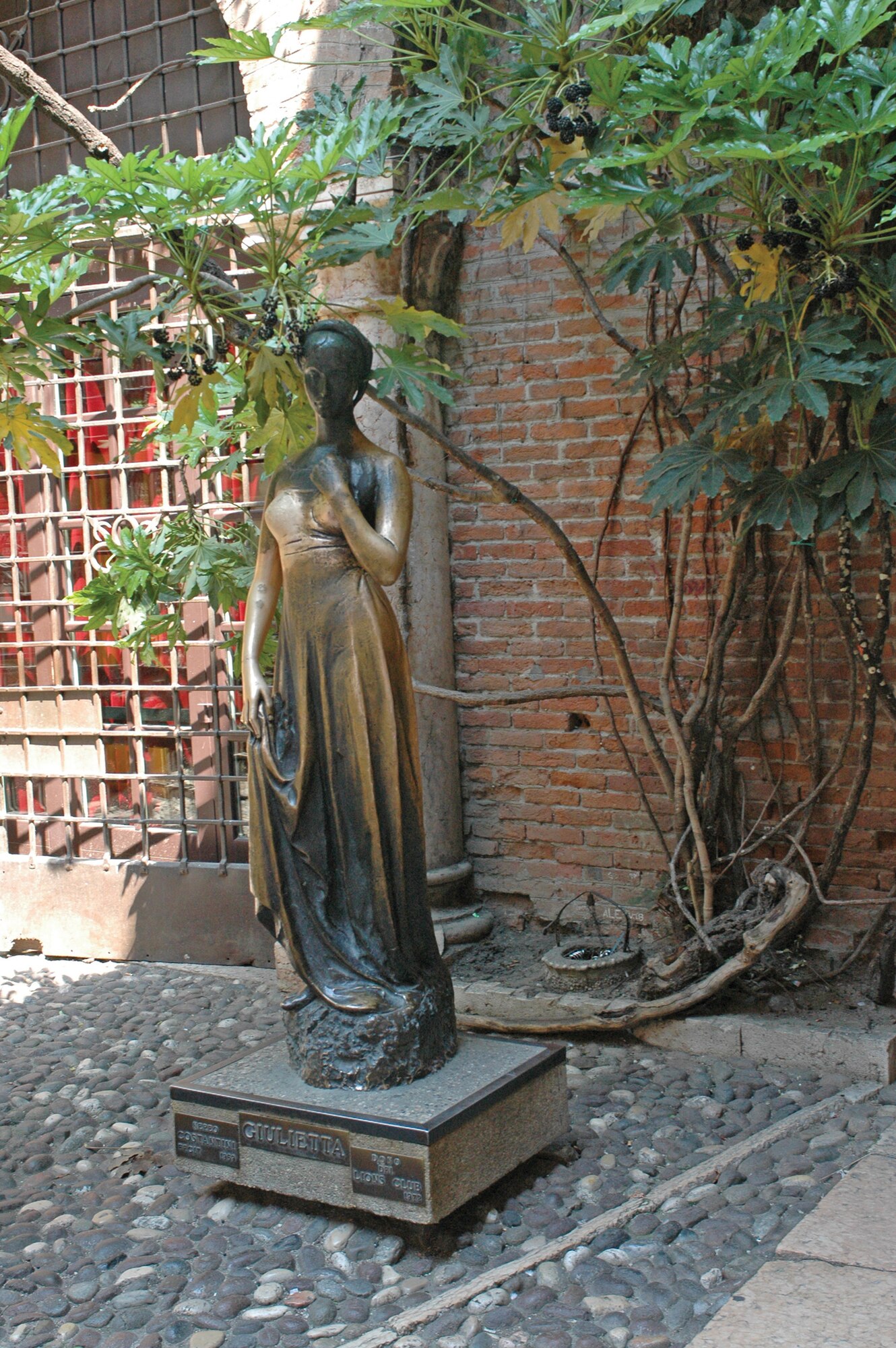 VERONA, Italy--The statue of Shakespeare?s Juliet stands in the courtyard of Juliet?s house. For ?good luck in love,? visitors can caress the statue located in the courtyard below the balcony. (U.S. Air Force photo/Senior Airman Justin Weaver).