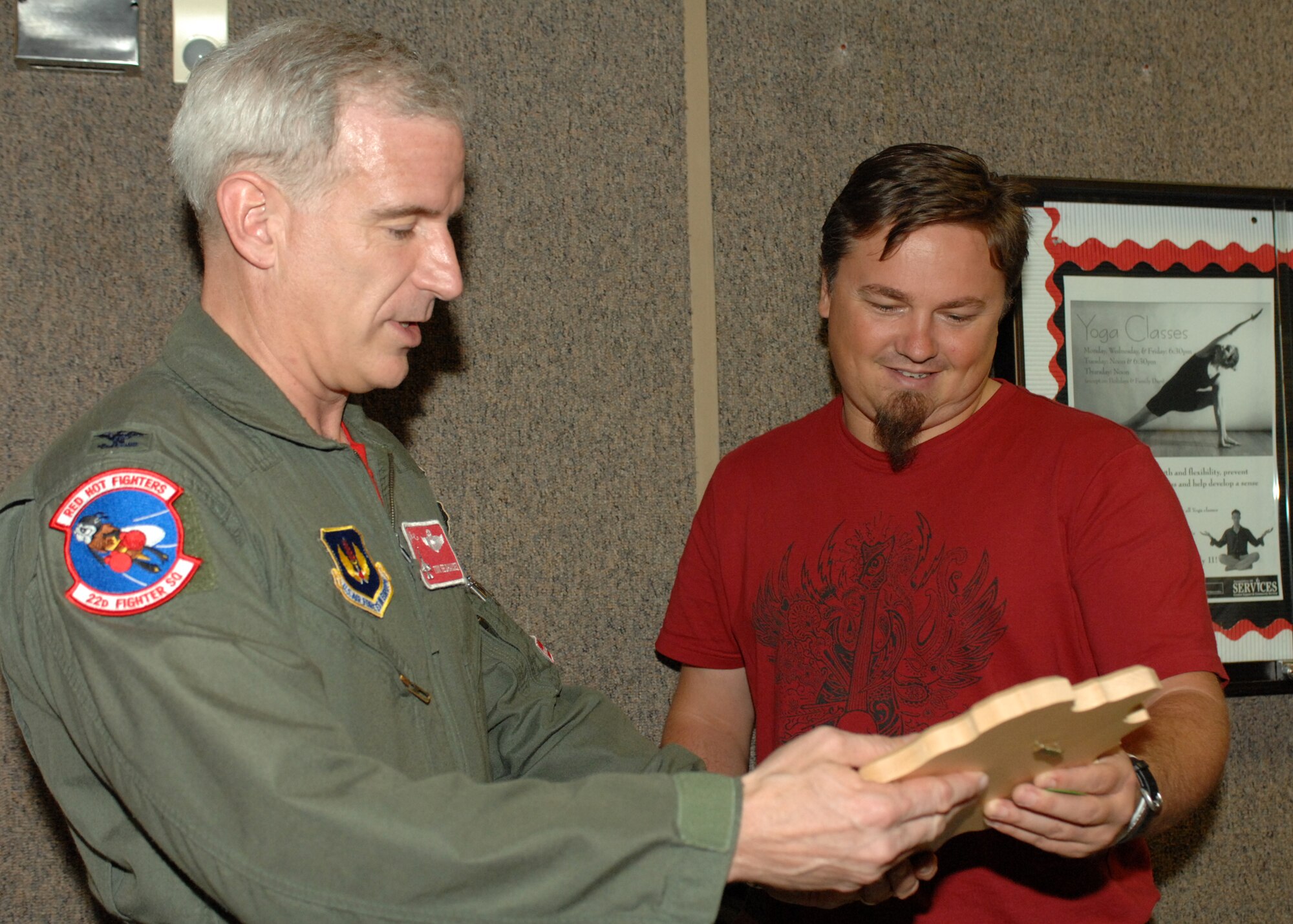 SPANGDAHLEM AIR BASE, Germany- 52d Fighter Wing Commander Col Thomas Feldhausen presents entertainer Edwin McCain with a plaque thanking him for performing at the Skelton Memorial Fitness Center May 9, 2008. Edwin McCain entertained the Airman and their families by performing several of his various songs including the hit tunes “I’ll Be” and “I Could Not Ask for More”. (U.S. Air Force Photo/Airman 1st Class Jenifer Calhoun)