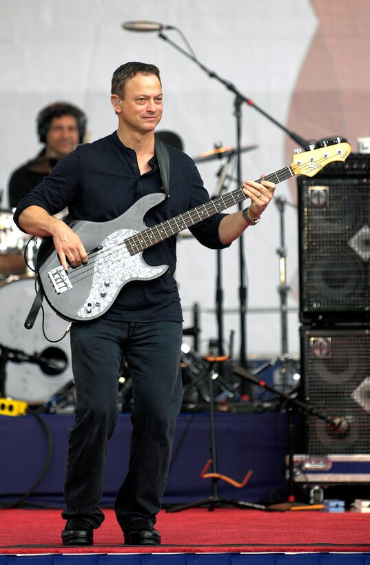 Gary Sinise and his "Lt. Dan Band" perform in the Pentagon courtyard at the 4th Annual America Supports you concert as part of Military Appreciation Month, May 16, 2008. 