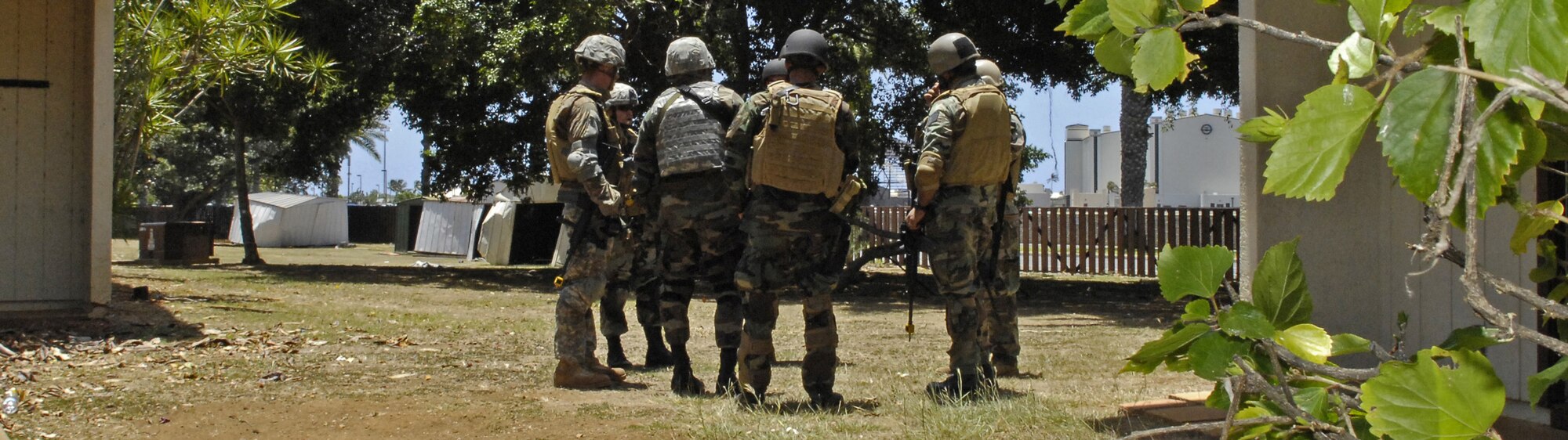 The Breach Team, JTACs with the 25th Air Support Operations Squadron out of Wheeler Army Air Field, Hawaii, discuss their attack plan during training in a base neighborhood on May 7, 2008 at Hickam Air Force Base, Hawaii. (US Air Force photo / Tech. Sgt. Chris Vadnais)