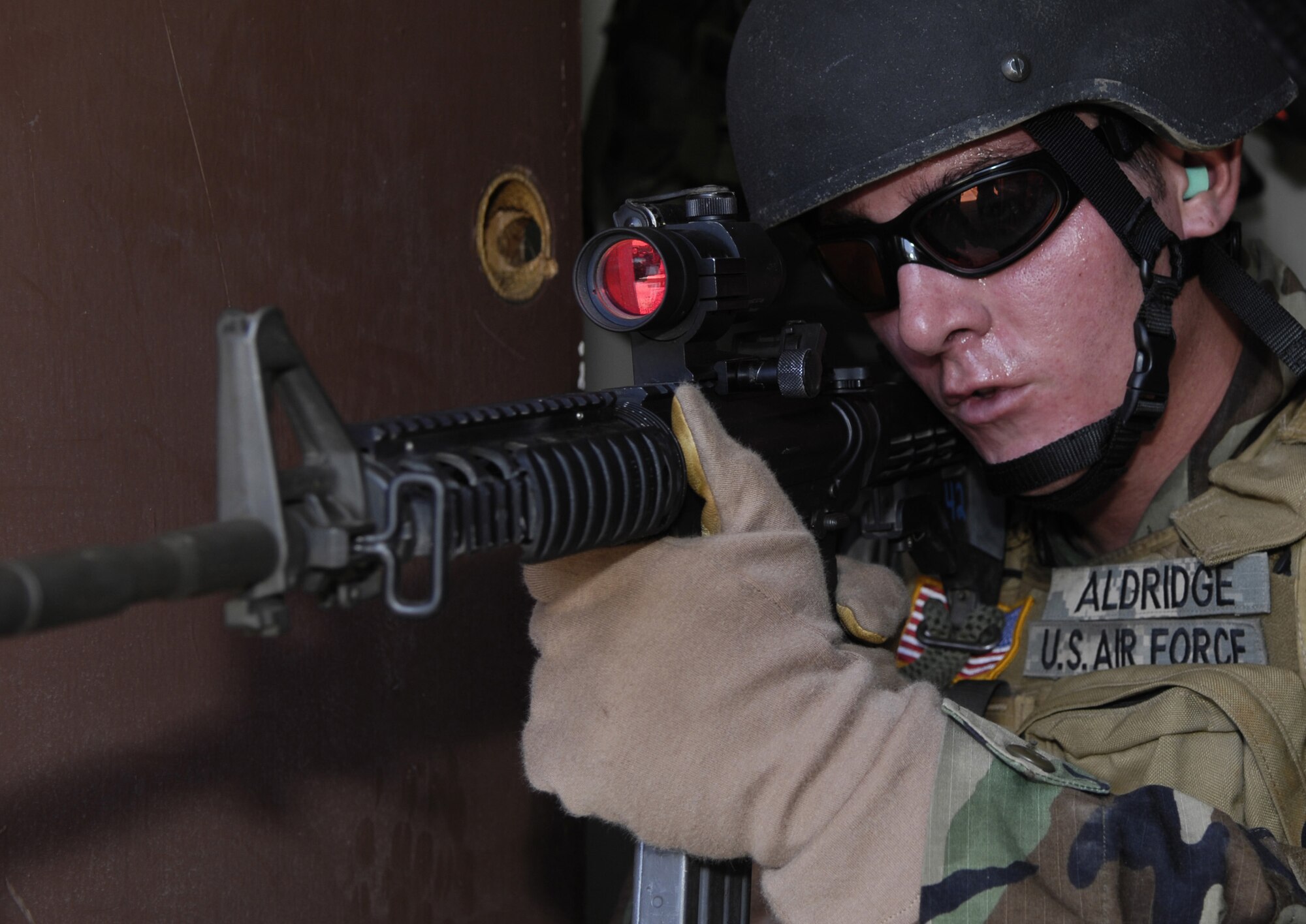 Airman James Aldridge posts security at the front door of a Hickam housing unit as part of the Breach Team during training in a base neighborhood on May 7, 2008 at Hickam Air Force Base, Hawaii. Airman Aldridge is assigned to the 25th Air Operations Training Squadron at Wheeler Army Air Field, Hawaii. (US Air Force photo / Tech. Sgt. Chris Vadnais)