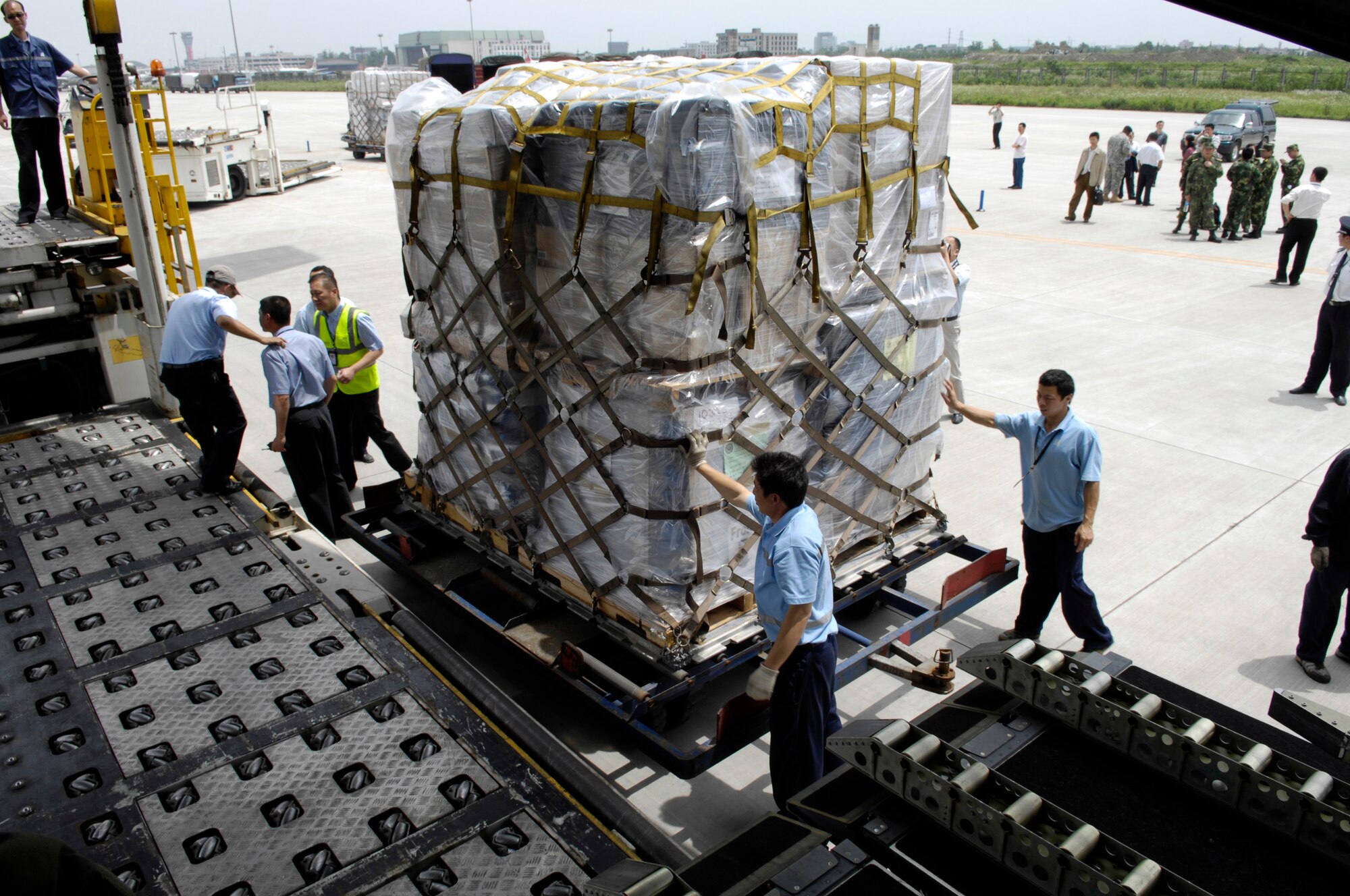 CHENGDU SHUANGLIU INTERNATIONAL AIRPORT, People’s Republic of China (May 18, 2008) – Airport employees move relief supplies off a C-17 Globemaster III at the Chengdu Shuangliu International Airport in China on May 17, 2008. The United States Pacific Command support of earthquake relief efforts was authorized by Secretary of Defense Robert Gates, in support of the U.S. Department of State. (US Air Force photo / Tech. Sgt. Chris Vadnais)