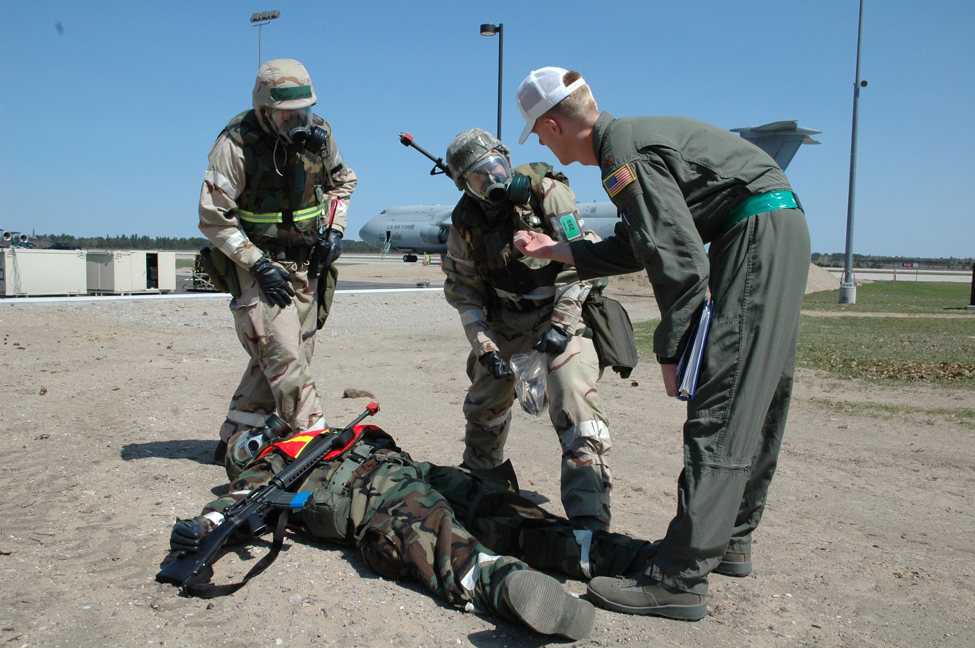 Maj. Paul Theriot, 436th Airlift Wing deputy chief of plans and programs, explains to Dover Airmen about post-attack reconnaissance during the operational readiness exercise at Alpena, Mich., April 20 to 25.  (U.S. Air Force Photo/Master Sgt. Steve Marciniak)
