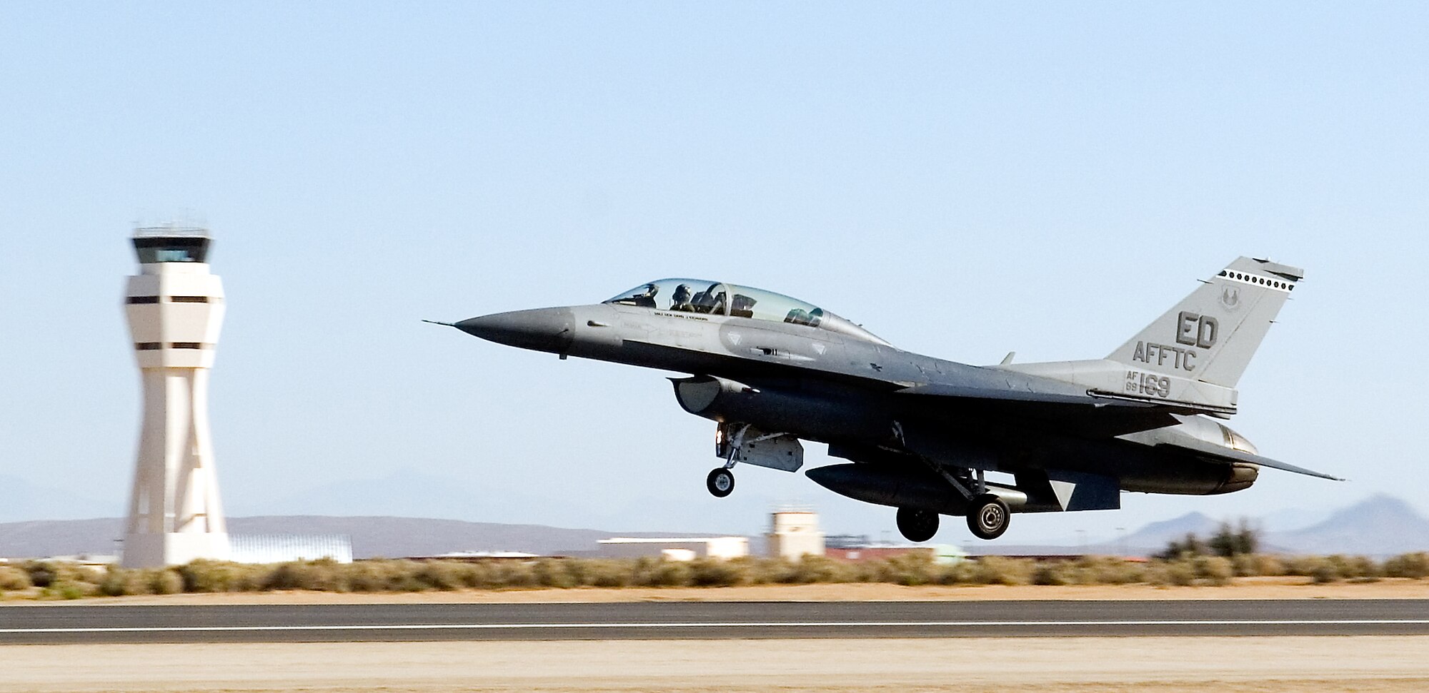 Maj. Gen. David Eichhorn, Air Force Flight Test Center commander, takes off in his F-16 Fighting Falcon from Edwards' new temporary runway here May 19. General Eichhorn's flight marked the temporary runway's first use operationally. The temporary runway was built to help sustain base operations during the refurbishing of the main, 15,000-foot runway. (Air Force photo by Jim Shryne)