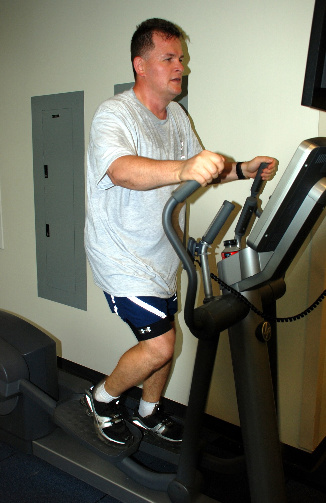 Senior Master Sgt. Clarence Yoh, Eastern Recruiting Squadron senior recruiter, gets “Fit to Fight” on an elliptical machine at the fitness center here recently. The Air Force’s “Fit to Fight” program, introduced in 2004, replaced the cycle ergometry test. The new test includes a 1.5-mile timed run, push-ups, sit-ups and abdominal circumference measurement. (U.S. Air Force photo/Airman 1st Class Rebekah Phy)