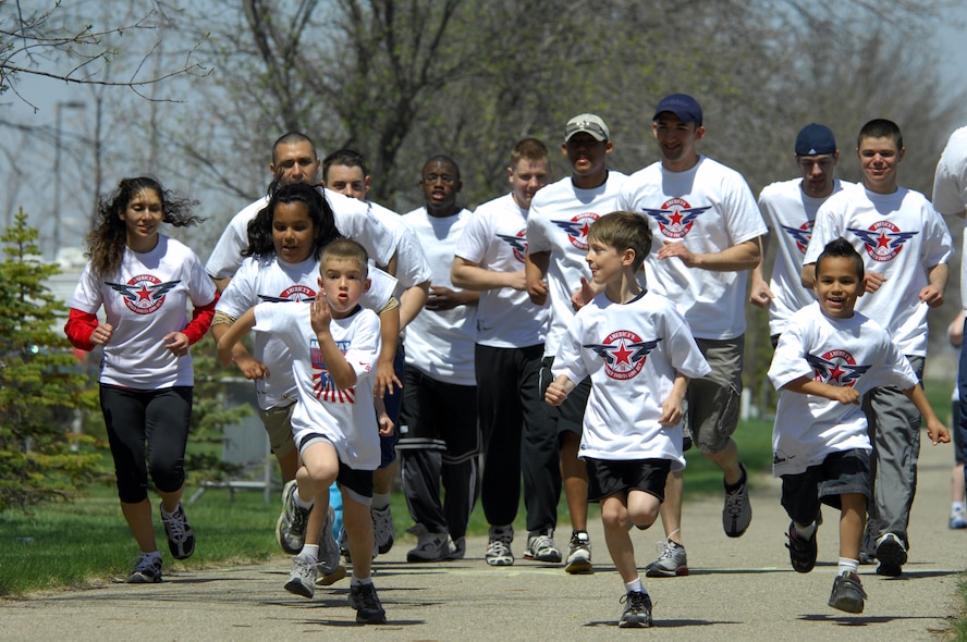 MINOT AIR FORCE BASE, N.D. -- Seventh and eighth-graders begin their race at the America's Kids Run May 17 at Bud Ebert Park here. (U.S. Air Force photo by Airman 1st Class Benjamin Stratton)