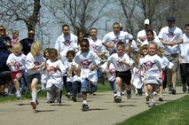 MINOT AIR FORCE BASE, N.D. -- The youngest runners begin their race at the America's Kids Run May 17 at Bud Ebert Park here. (U.S. Air Force photo by Airman 1st Class Benjamin Stratton)
