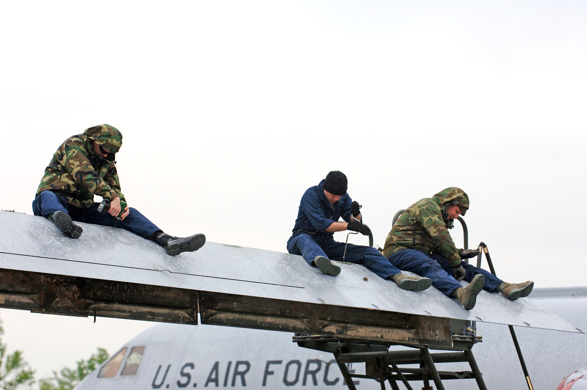 SCOTT AIR FORCE BASE, Ill. -- Tech. Sgt. Jerry Carner, structural maintenance (left), Staff Sgt. Matthew Reddick, (middle) and Tech. Sgt. Amos Salisbury, crew chiefs from the 653rd Combat Logistics Support Squadron at Robins Air Force Base, Ga., replace aileron panels on a C-141 Starlifter aircraft at MidAmerica airport, close to Scott Air Force Base, Ill. This aircraft is one of five that will be on permanent display as part of the Scott Field Heritage Airpark. (U.S. Air Force photo/Tech. Sgt. Tony Tolley)