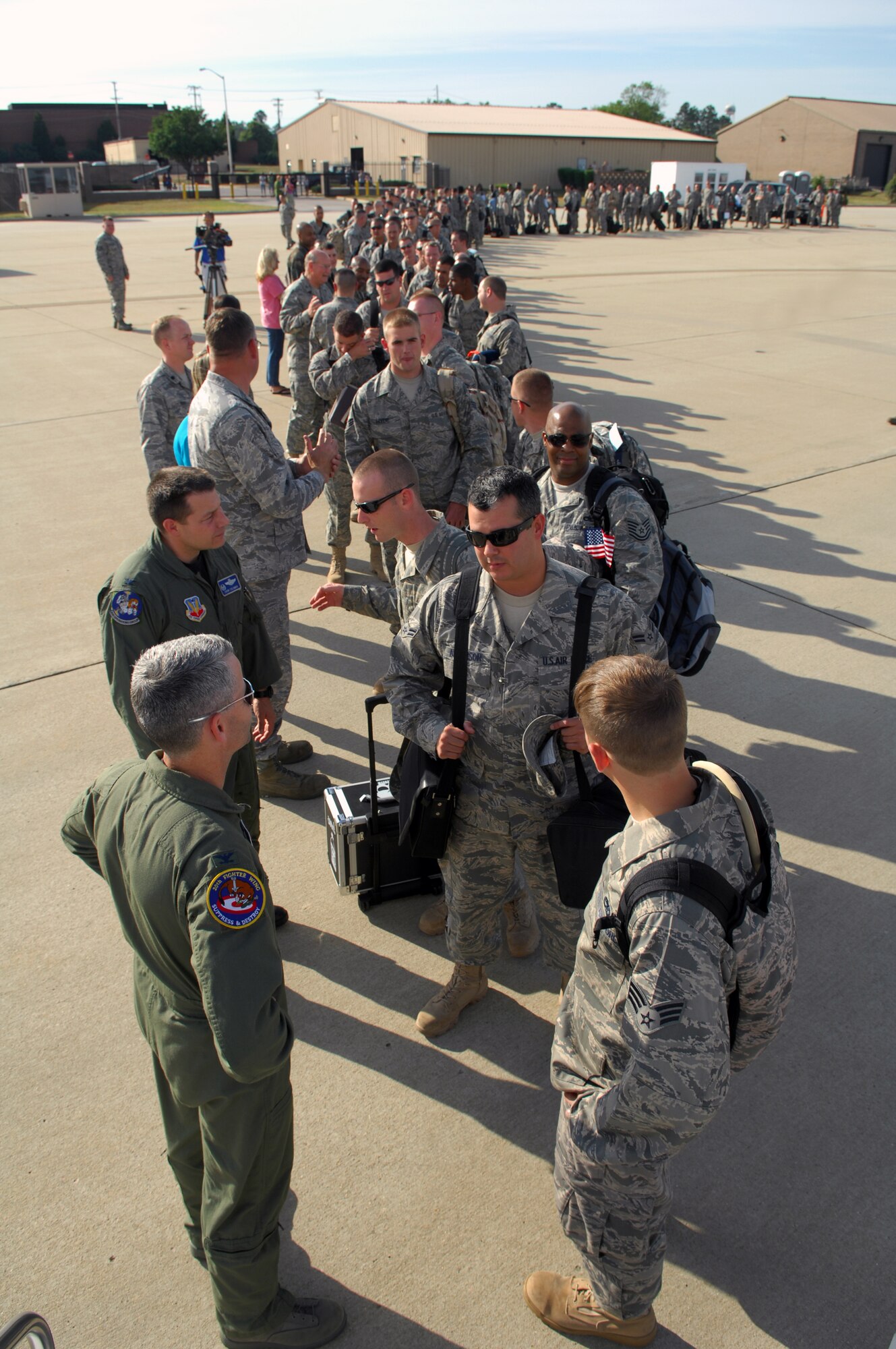 SHAW AIR FORCE BASE, S.C.--  20th Fighter Wing commanders bid farewell to Airmen from the 77th Fighter Squadron as they prepare to deploy May 22. More than 200 Airmen from the 20 Fighter Wing are deploying to Southwest Asia to support the Global War on Terrorism. (U.S. Air Force photo/Senior Airman William Coleman)
