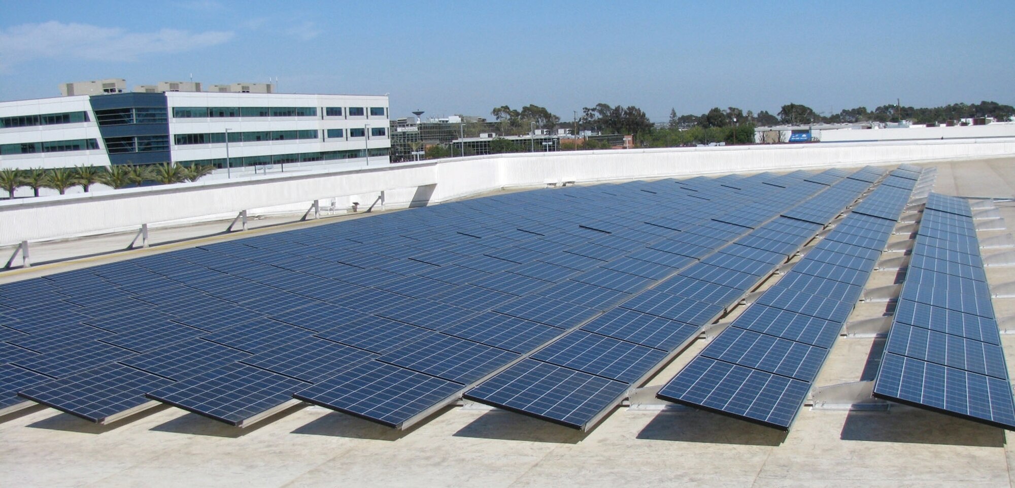 Four hundred solar panels on the roof of the commissary at Los Angeles Air Force Base collect energy to partially power the military grocery store’s energy requirements. The photovoltaic system was activated for testing and evaluation in mid-April and will be dedicated on May 28. (Photo by Rick Degraffenreid, ITSI)