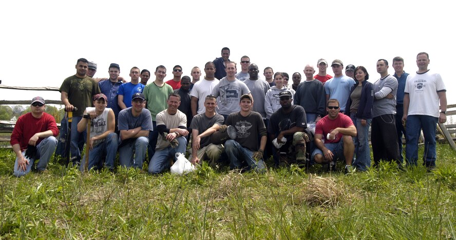 More than 70 Team Dover volunteers helped clean up Gettysburg Military Park in Pennsylvania May 2. (U.S. Air Force photo/Airman 1st Class Shen-Chia Chu)