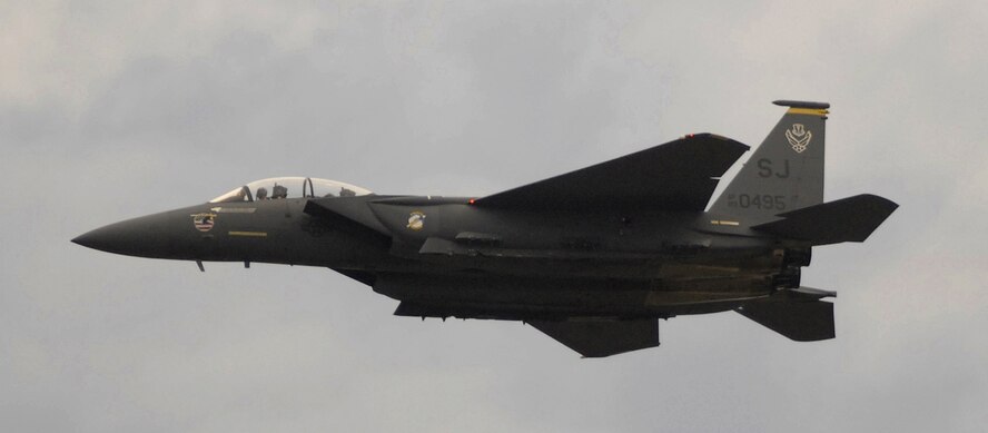 An F-15E Strike Eagle flies a low pass over spectators at the Joint Service Open House Friday at Andrews Air Force Base, Md. More than 250,000 people came to the event, which featured aerial demonstrations, static displays and entertainment from military and civilian aircraft alike. The Strike Eagle is from the 336th Fighter Squadron, AKA The Rocketeers, out of Seymour Johnson AFB, N.C. (Air Force photo/Staff Sgt. J.G. Buzanowski)