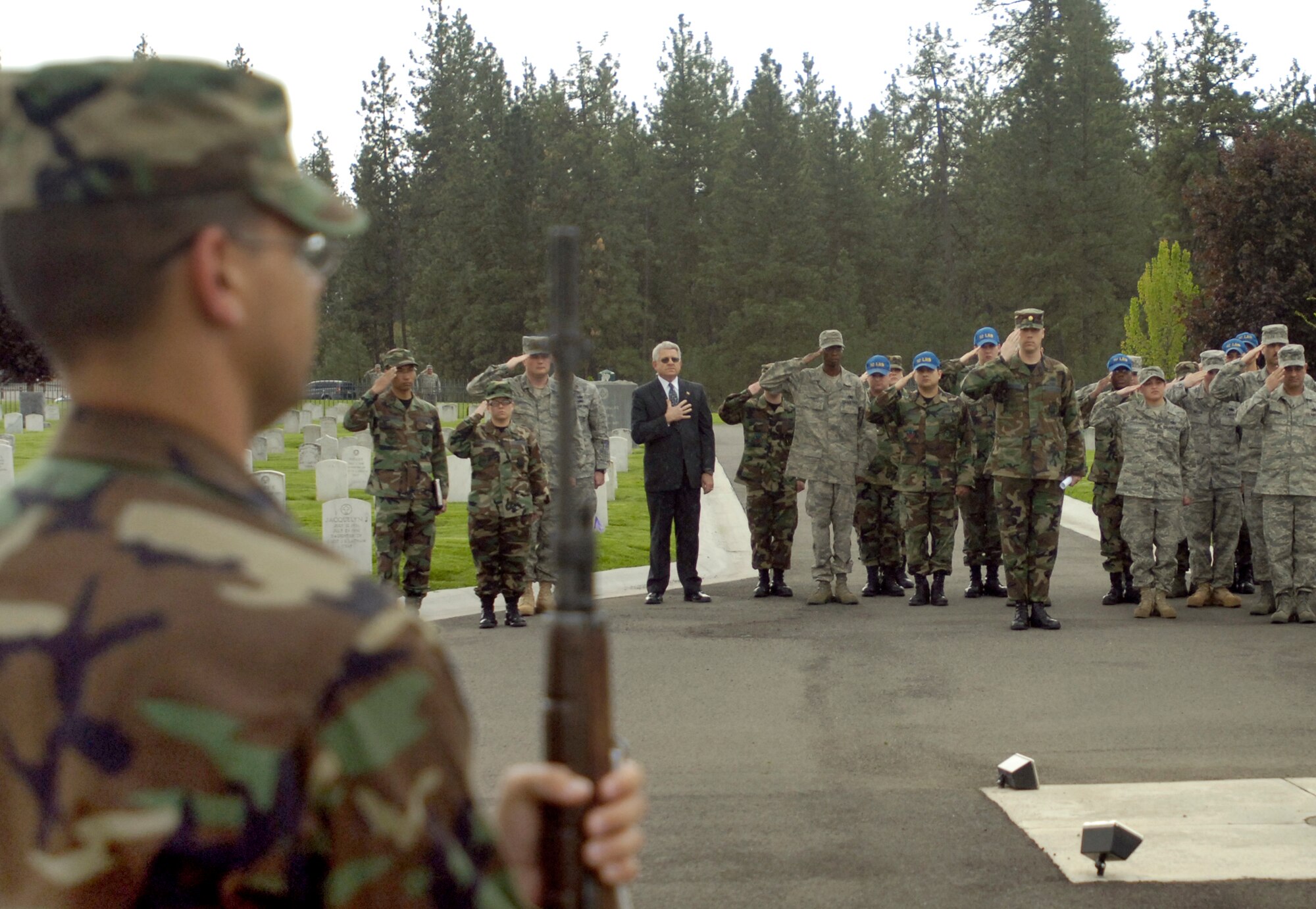 Spokane, Wash. – Members of the 92nd Logistics Readiness Squadron salute the flag during a memorial service at Ft. Wright cemetery in here May 22. (U.S. Air Force photo / Staff Sgt. Chad Watkins) 