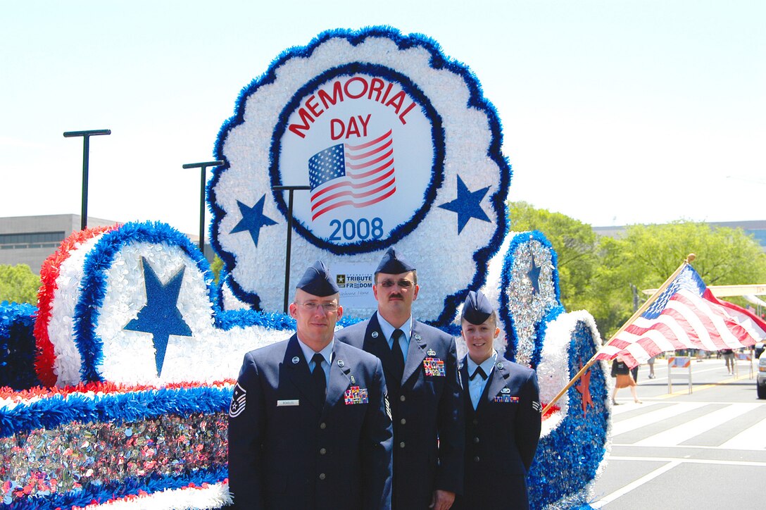 Special Agent (Master Sgt.) Jac Christiansen (center), Air Force Office of Special Investigations, Detachment 406, Columbus Air Force Base, Miss., Master Sgt. Ronald Beadles (left), 319th Maintenance Squadron, Grand Forks AFB, N.D., and Senior Airman Mary Bullock (right), 11th Intelligence Squadron, Hurlburt Field, Fla., were handpicked by Air Force leadership to be Grand Marshals in this year's parade because of their heroic acts or outstanding work in support of OPERATIONS IRAQI FREEDOM or ENDURING FREEDOM. (U.S. Air Force photo/Tech. Sgt.  John Jung)      
