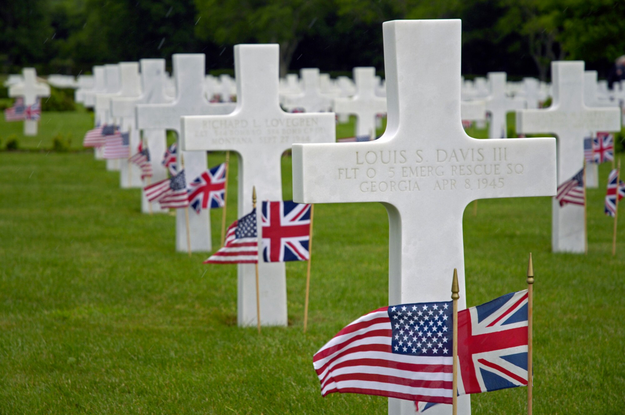 Airmen from RAF Lakenheath and RAF Mildenhall remembered their fallen comrades during a ceremony at Madingley this Memorial Day May 26 in Cambridge, England. Surviving veterans of old days return to pay respects to their friends and buddies who have passed on before. Their sorrow is deep and though age has crippled their bodies, their hearts will them the strength to come to wish a silent prayer or thought to their fallen friends. (U.S. Air Force photo by Airman Perry Aston)