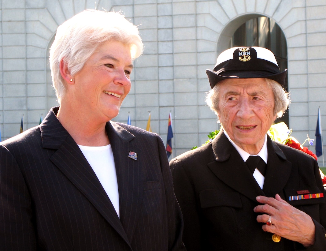 Retired Army Reserve Command Sgt. Maj. Sue Anne Pierce, left, and Retired Navy Master Chief Petty Officer Anna Der-Vartanian meet with fellow women military veterans at the Women in Military Service for America Memorial’s annual Memorial Day observance, Arlington National Cemetery, Arlington, Va., May 26, 2008. Pierce, the U.S. Army Women’s Foundation president, was the keynote speaker. 