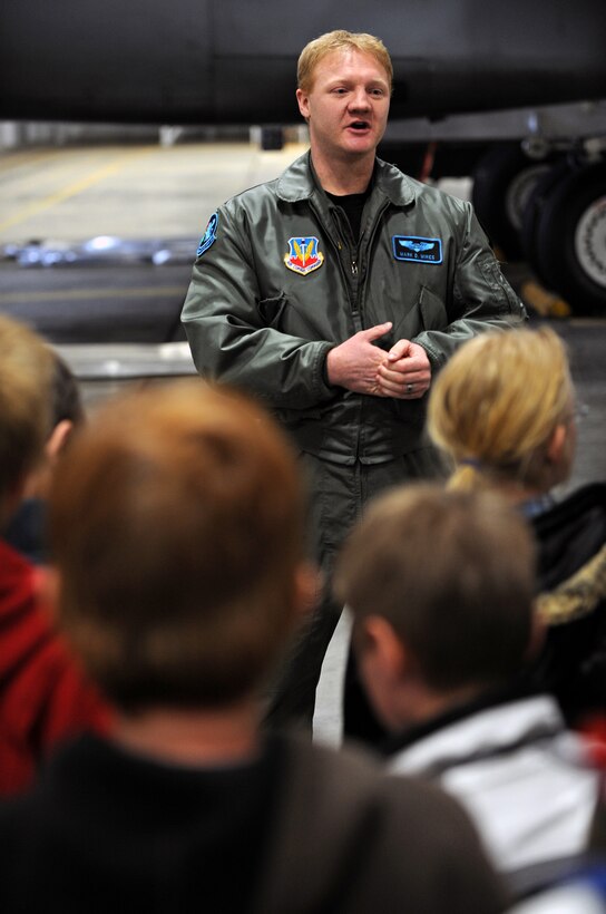 Capt. Mark Mires, 28th Operations Support Squadron weapons system operator, talks about the B-1B Lancer during a tour on May 22. Sixty fifth grade students from Newcastle Elementary School, Wyo., visited Ellsworth to learn more about the Air Force. (U.S. Air Force photo/Senior Airman Marc I. Lane)
