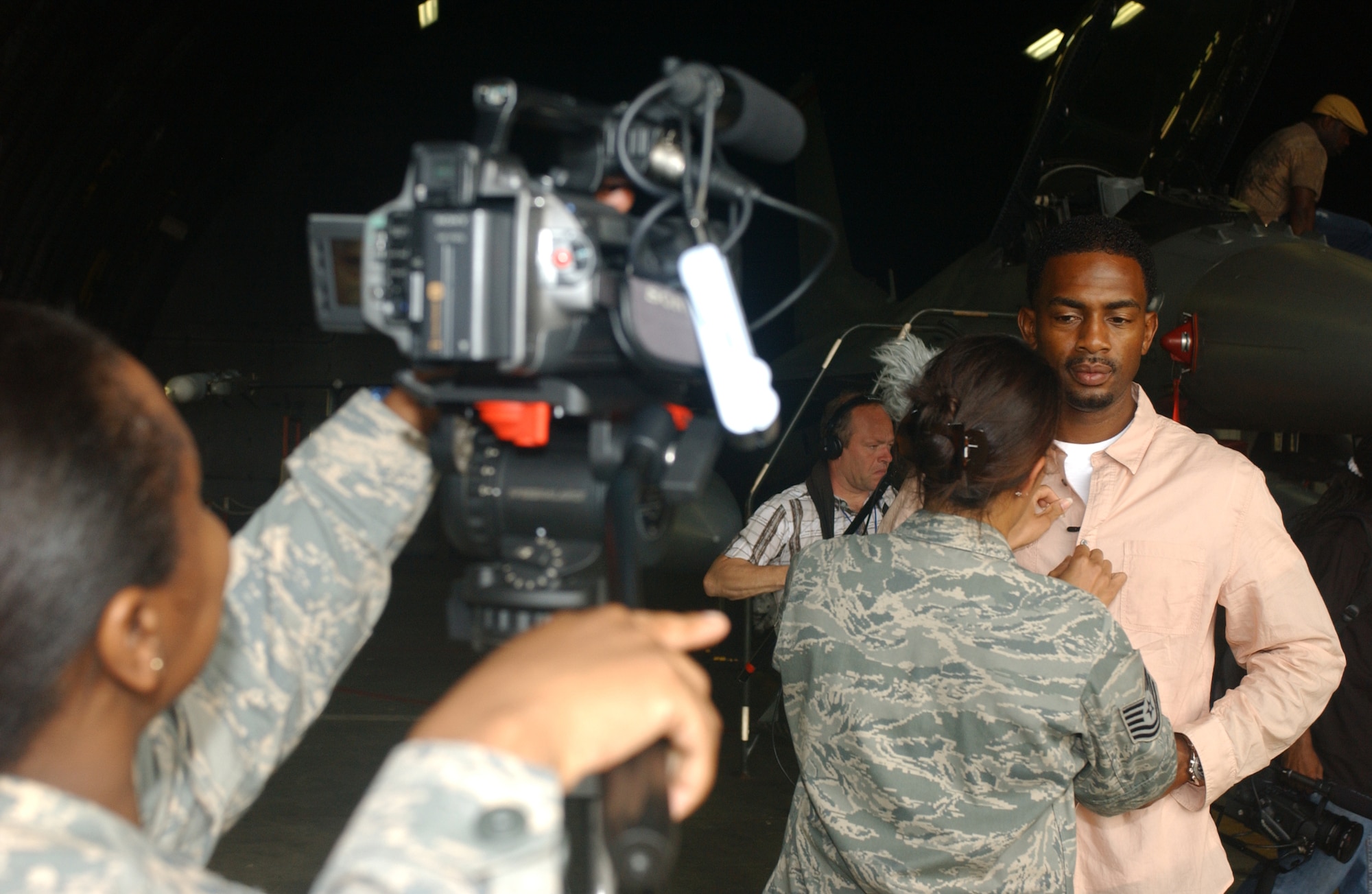 SPANGDAHLEM AIR BASE, Germany -- Bill Bellamy’s “Who’s Got Jokes” show visited Spangdahlem AB May 27, 2008, as part of a USO tour.  Staff Sgt. Oneika banks and Tech. Sgt. Szu-Moy Ruiz interviewed Mr. Bellamy for the Armed Forces Network.  U.S. Air Force photo by Master Sgt. Alexander R. Ray