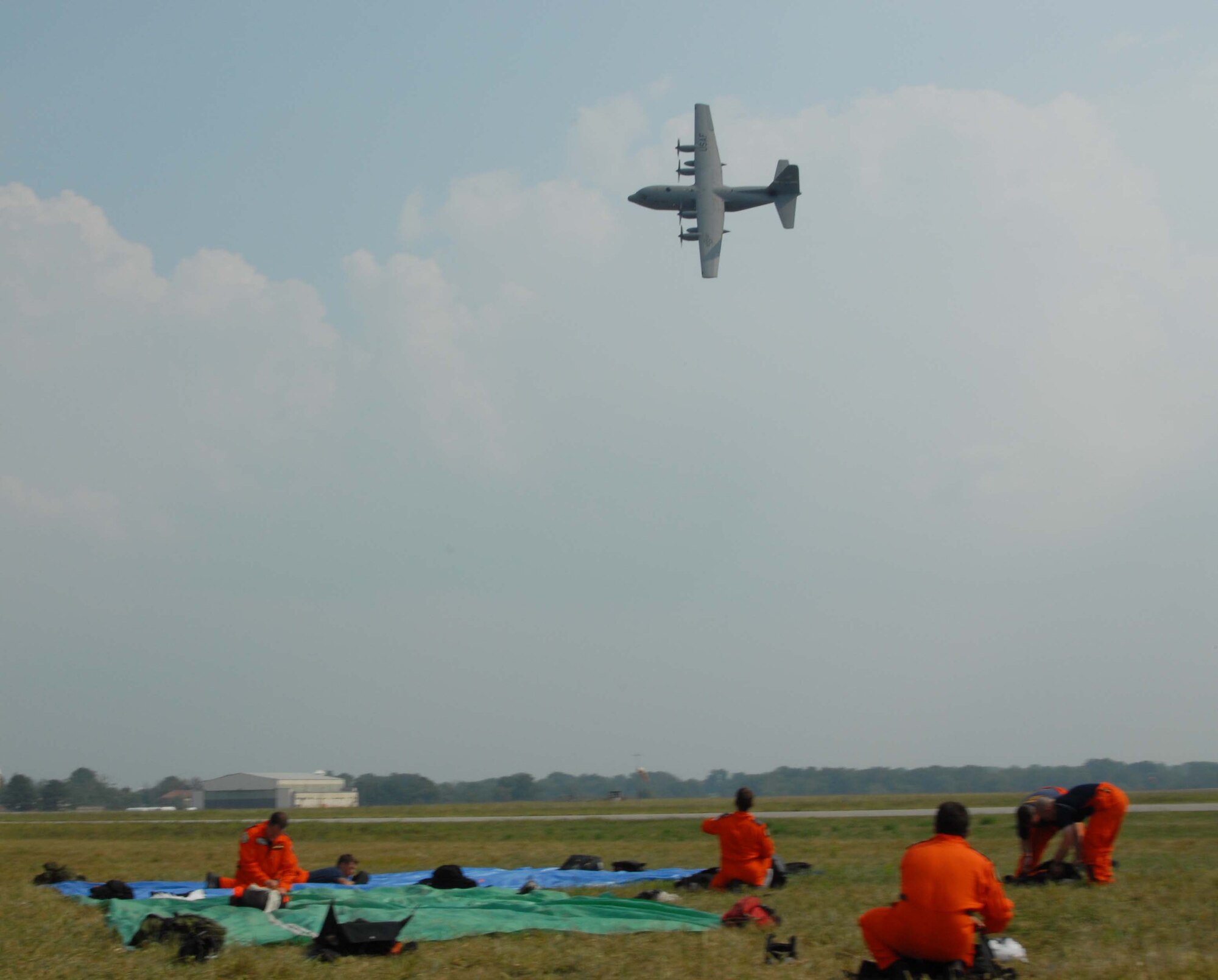 A Kentucky Air Guard C-130 Hercules aircraft banks above rodeo participants at Fort Knox, Ky.
(Photo by Tech. Sgt. Phil Speck, Kentucky Air National Guard)