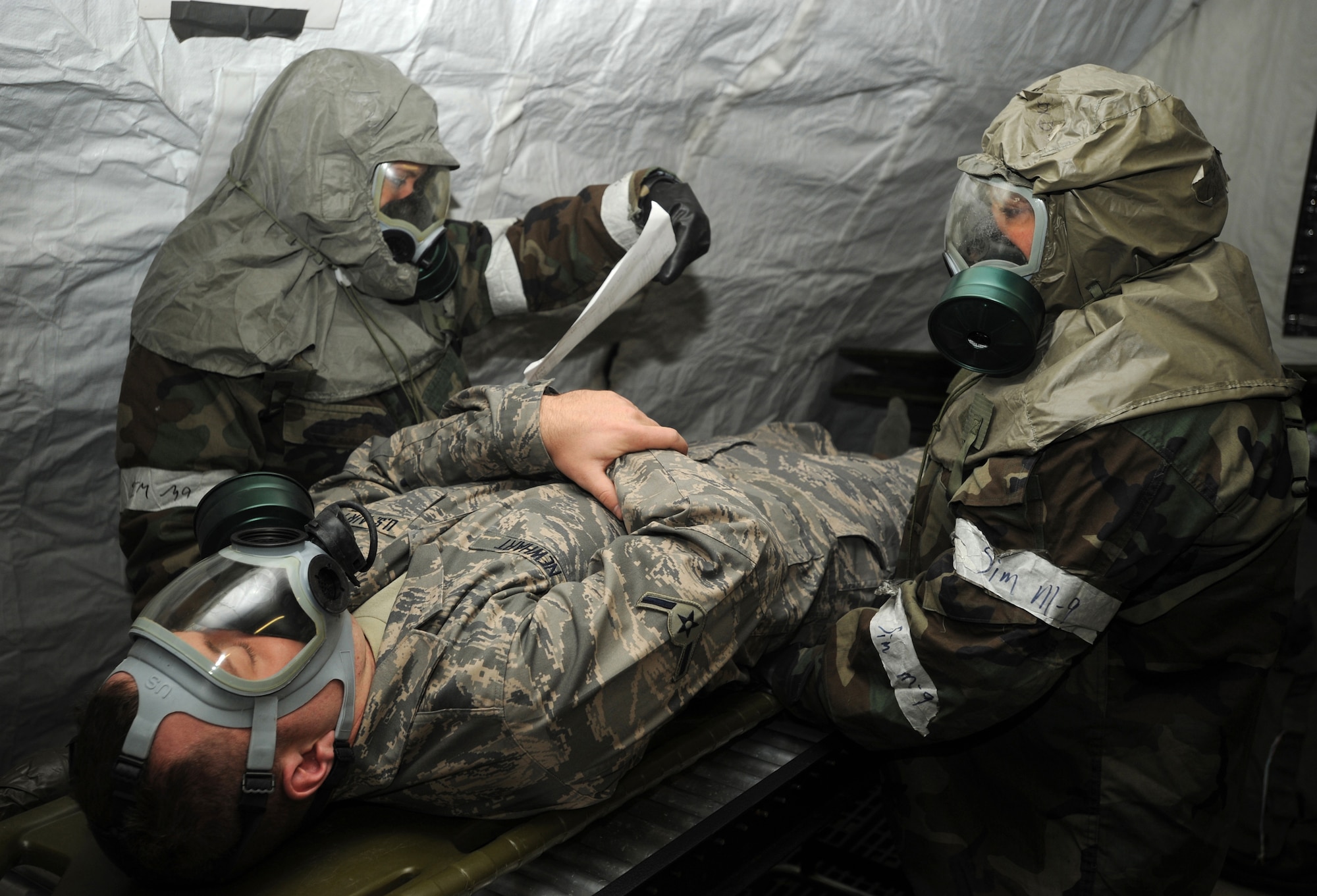 ELMENDORF AIR FORCE BASE, Alaska -- Staff Sgt. Andrea Vera and Tech. Sgt. Darlene Cox, 3rd Medical Group, examine the status of a patient during the Polar Force 09-1 exercise Oct. 29. This medical response scenario took place at Camp Madbull during the three-day exercise. (U.S. Air Force photo/Senior Airman Matthew Owens)