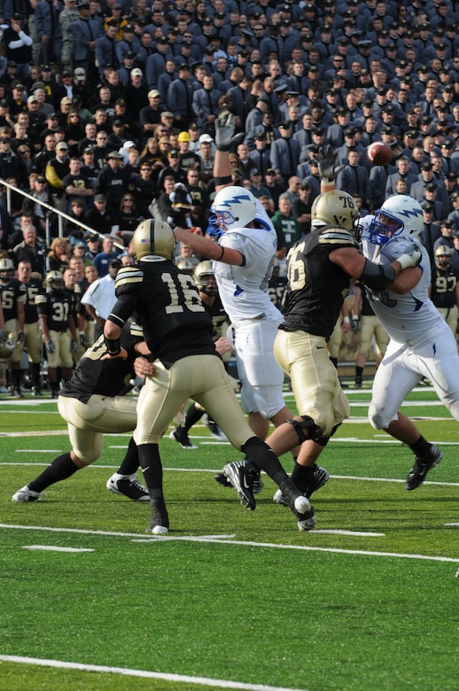 Army Football Unveils New Uniforms Ahead of Army-Navy Matchup