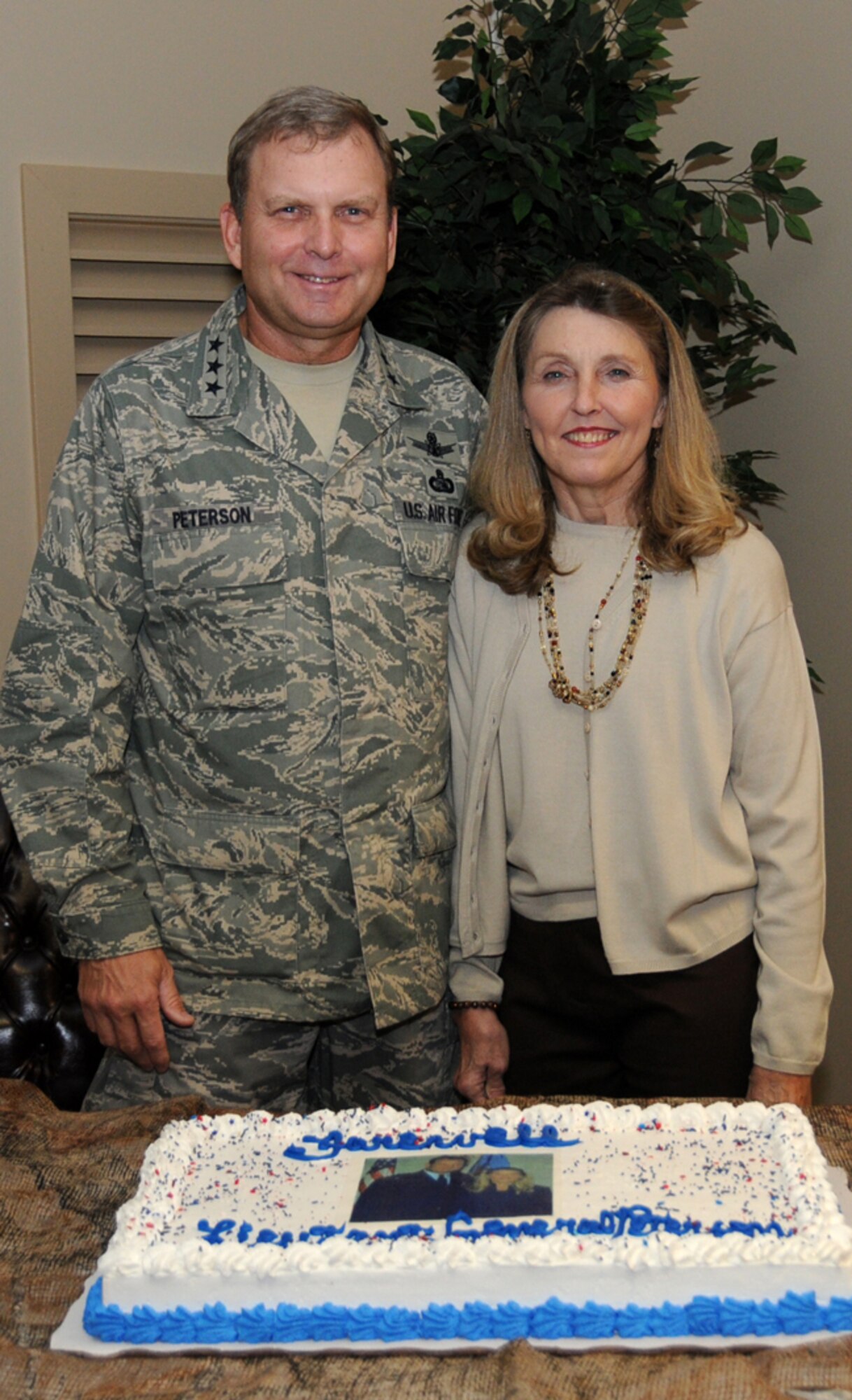 Lt. Gen. Michael and Susan Peterson were presented a cake at the dining-in. General Peterson, former 81st Training Wing commander, is chief of warfighting integration and chief information officer for the Office of the Secretary of the Air Force at the Pentagon.  He retires in February.  (U.S. Air Force photo by Kemberly Groue)