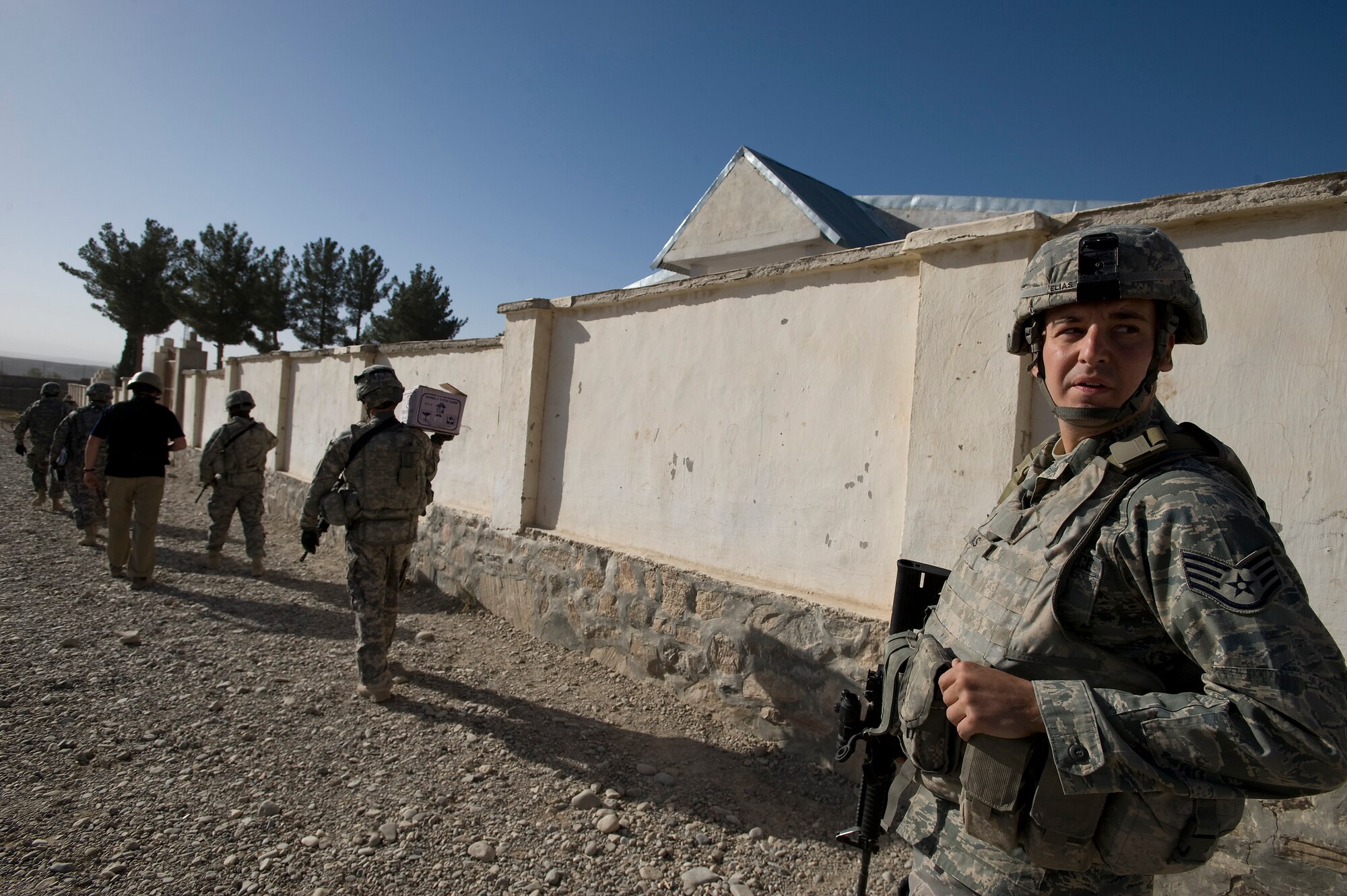 QALAT, Afghanistan -- Air Force Staff Sgt. Don Elias provides security while deployed with the Zabul Provincial Reconstruction Team. Sergeant Elias is deployed to the PRT as the force protection NCOIC from Wright-Patterson Air Force Base, Ohio. He is a native of Buffalo, N.Y. (U.S. Air Force photo/Master Sgt. Keith Brown)