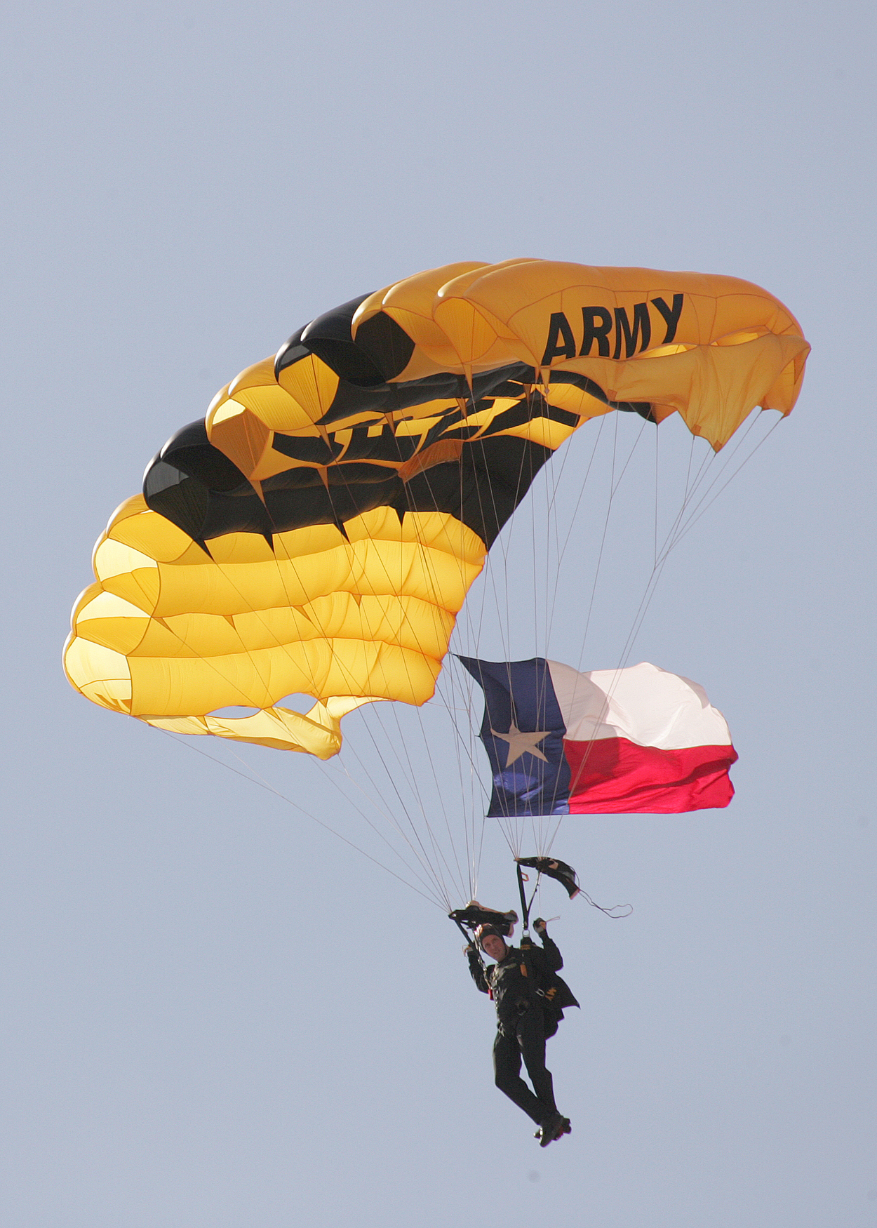 Lackland's AirFest features military's finest fliers, wows thousands