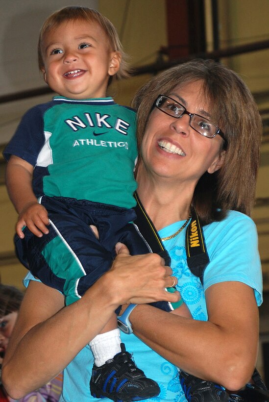 Bonnie Silva of Greenwood, Ind. holds her son A.J. as they look for U.S. Army Lt. Col. John Silva who returned home from Iraq with about 50 other soldiers assigned to the 76th Infantry Brigade Combat Team Nov. 5, 2008. 