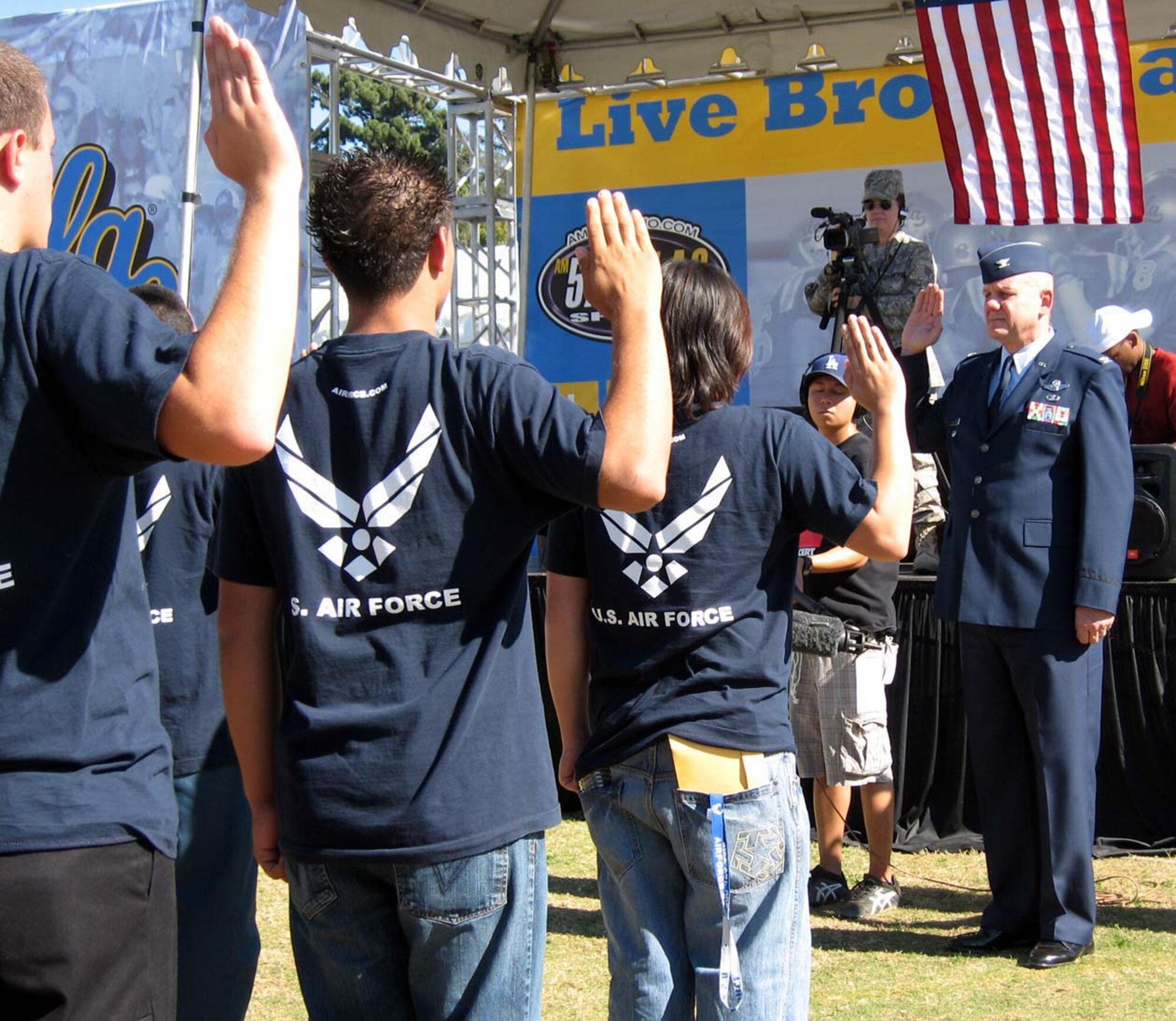 Col. Jeffery Robertson give the Oath of Office to 19 Air Force recruits during a swearing-in ceremony at the UCLA/Oregon State football game November 8, 2008, at the Rose Bowl in Pasadena, Calif.  Col. Robertson, Director of Staff, 4th Air Force, March Air Reserve Base,  officiated the ceremony as part of Air Force Week Los Angeles.  (USAF photo/Capt. Bruce Hill) (Released)