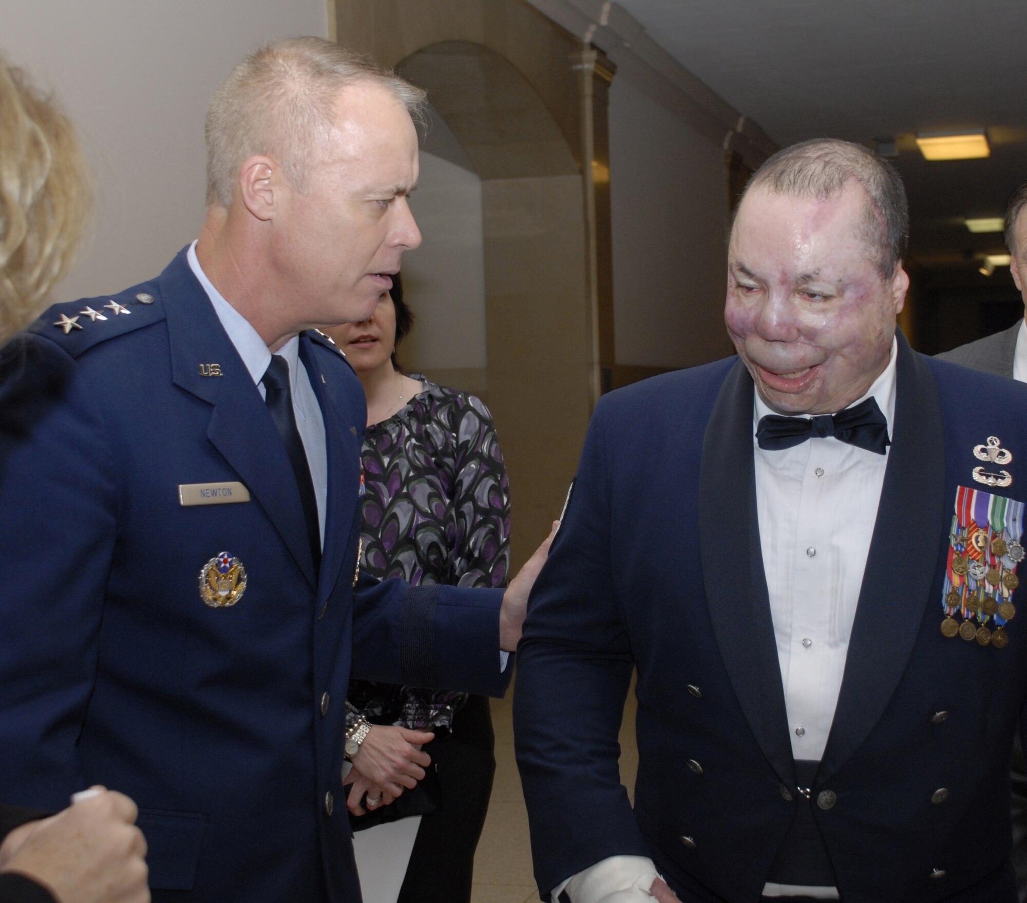 Lt. Gen. Dick Newton, deputy chief of staff for manpower and personnel at Air Force Headquarters, talks with Tech. Sgt. Israel Del Toro during this year's United Service Organizations' "Salute to Our Troops" event in New York City. While deployed in Afghanistan in December 2004, Sergeant Del Toro's Humvee rolled over a roadside bomb. The explosion severely injuring his face and hands. Twenty-five wounded warriors from Walter Reed and the National Naval Medical Center in Bethesda, Md., attended the three-day event which culminated in a dinner at the American Museum of Natural History.  (U.S. Air Force photo/Staff Sgt. Monique Randolph)