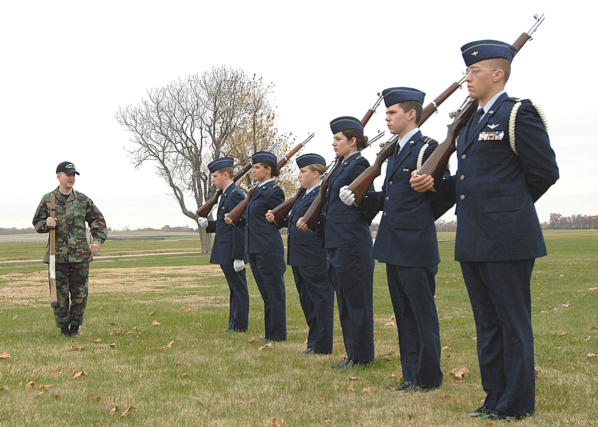 SCOTT AIR FORCE BASE, Ill. -- Tech. Sgt. Jason Payne from the Scott Honor Guard assisted Reserve Officer Training Corps cadets on the proper procedures for handling rifles during drills. 15 ROTC cadets from the SIU-Carbondale made a visit to Scott Saturday. The cadets requested assistance from the Scott Honor Gauard to aide in polishing up thier existing drills adn procedures. (U.S. Air Force photo/Tech. Sgt. Michelle Larche)