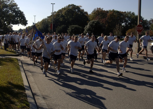 Team Charleston members start the Commander's Fitness Challenge on Charleston AFB Nov. 7. More than 400 Airmen from various squadrons came out to participate in the monthly challenge. (U.S. Air Force photo/Senior Airman Timothy Taylor)