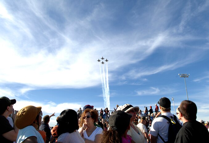 A crowd of spectators watch as the Thunderbirds soar above during the air show at Nellis Air Force Base, Nev., Nov. 8, 2008. The Nellis AFB air show showcased the 21st-century Air Force’s capabilities in air, space and cyberspace. The show, held Nov. 8-9. is the largest aviation event in Las Vegas and the largest free public event in Nevada.(U.S. Air Force Photo/Senior Airman Larry E. Reid Jr.)