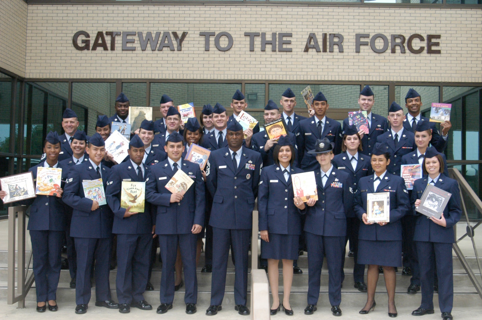 Approximately 30 Team Lackland Airmen spent part of the Veterans Day holiday with children from Gallardo Elementary School, reading to them and answering any questions they had about the Air Force. More than 300 students in kindergarten through fifth grade participated in the event. (USAF photo by Bill Gaines)                                                                    