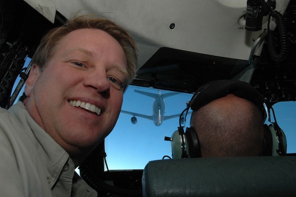 The 433rd Airlift Wing held its 15th annual Bosses' Day Lackland Air Force Base, San Antonio, Texas, Sat., Nov. 15, 2008. The event, held in co-operation with Texas Committee of Employer Support for the Guard and Reserve, helped employers better understand the time and sacrifice their employees invest in their role as Air Force reservists. Civilian bosses of wing reservists flew aboard an Alamo Wing C-5A Galaxy, the largest aircraft in the U.S. Air Force inventory, and witnessed an in-flight aerial refueling mission with a KC-135 Stratotanker over the Gulf of Mexico. Afterwards, Airmen and their civilian bosses sat down to a catered Texas barbecue luncheon.  (Air Force photo/Master Sgt. Daniel Nathaniel)