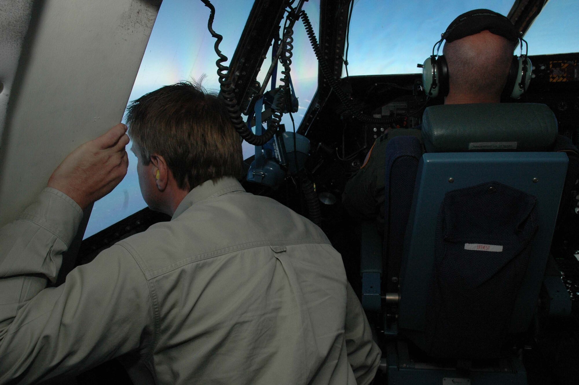 The 433rd Airlift Wing held its 15th annual Bosses' Day Lackland Air Force Base, San Antonio, Texas, Sat., Nov. 15, 2008. The event, held in co-operation with Texas Committee of Employer Support for the Guard and Reserve, helped employers better understand the time and sacrifice their employees invest in their role as Air Force reservists. Civilian bosses of wing reservists flew aboard an Alamo Wing C-5A Galaxy, the largest aircraft in the U.S. Air Force inventory, and witnessed an in-flight aerial refueling mission with a KC-135 Stratotanker over the Gulf of Mexico. Afterwards, Airmen and their civilian bosses sat down to a catered Texas barbecue luncheon.  (Air Force photo/Master Sgt. Daniel Nathaniel)