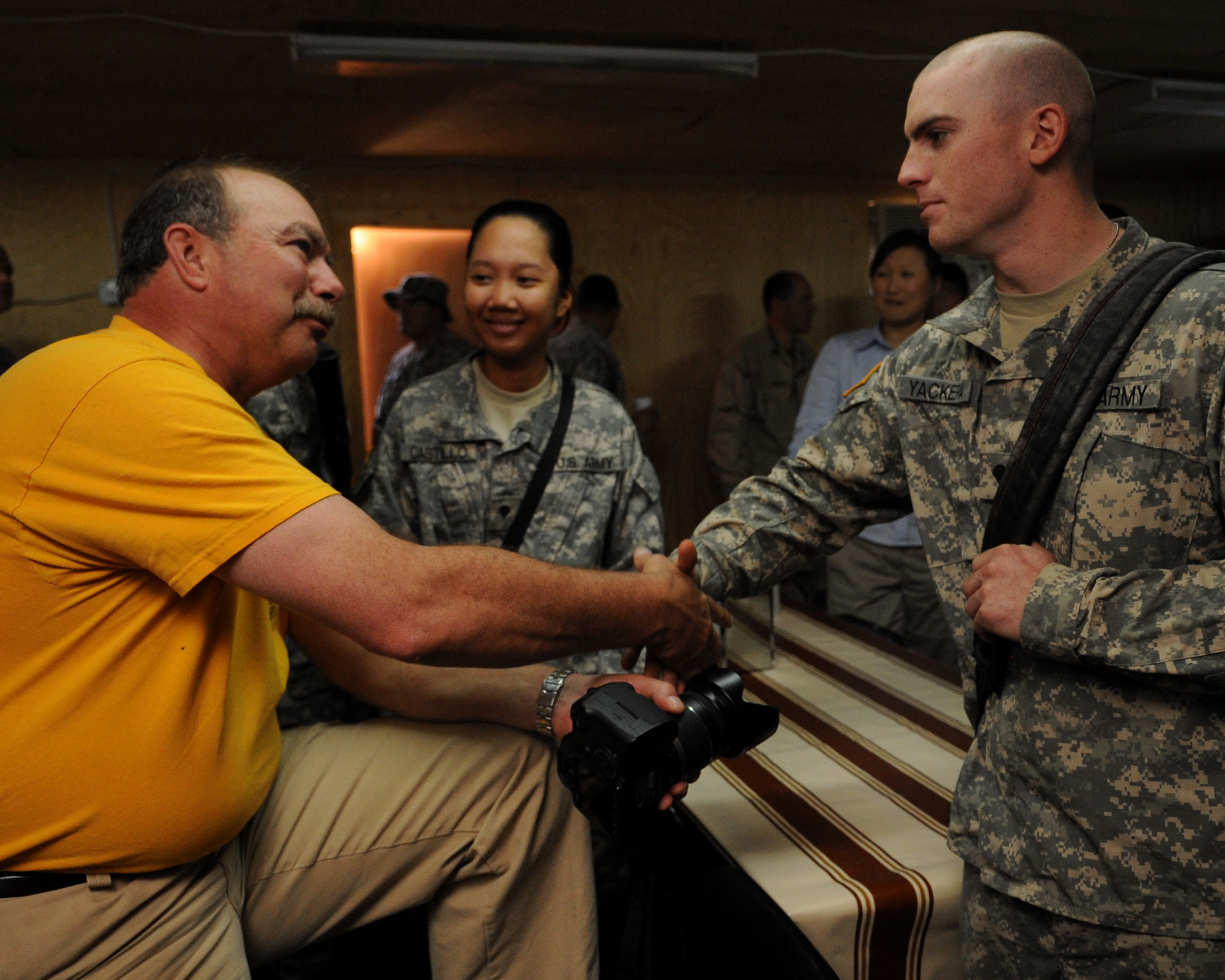 Patrick Smith talks with U.S. Army Spc. Joseph Yackera and Spc