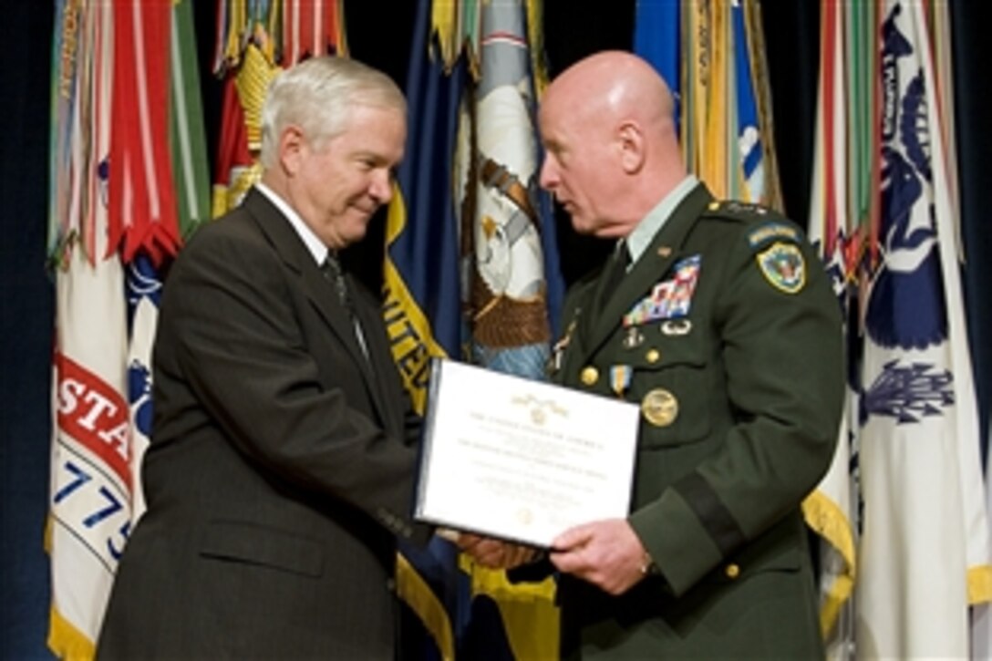 Defense Secretary Robert M. Gates presents an award to outgoing Chief National Guard Bureau Lt. Gen. H Steven Blum during the Chief National Guard Bureau transition ceremony at the Pentagon, Nov. 17, 2008.